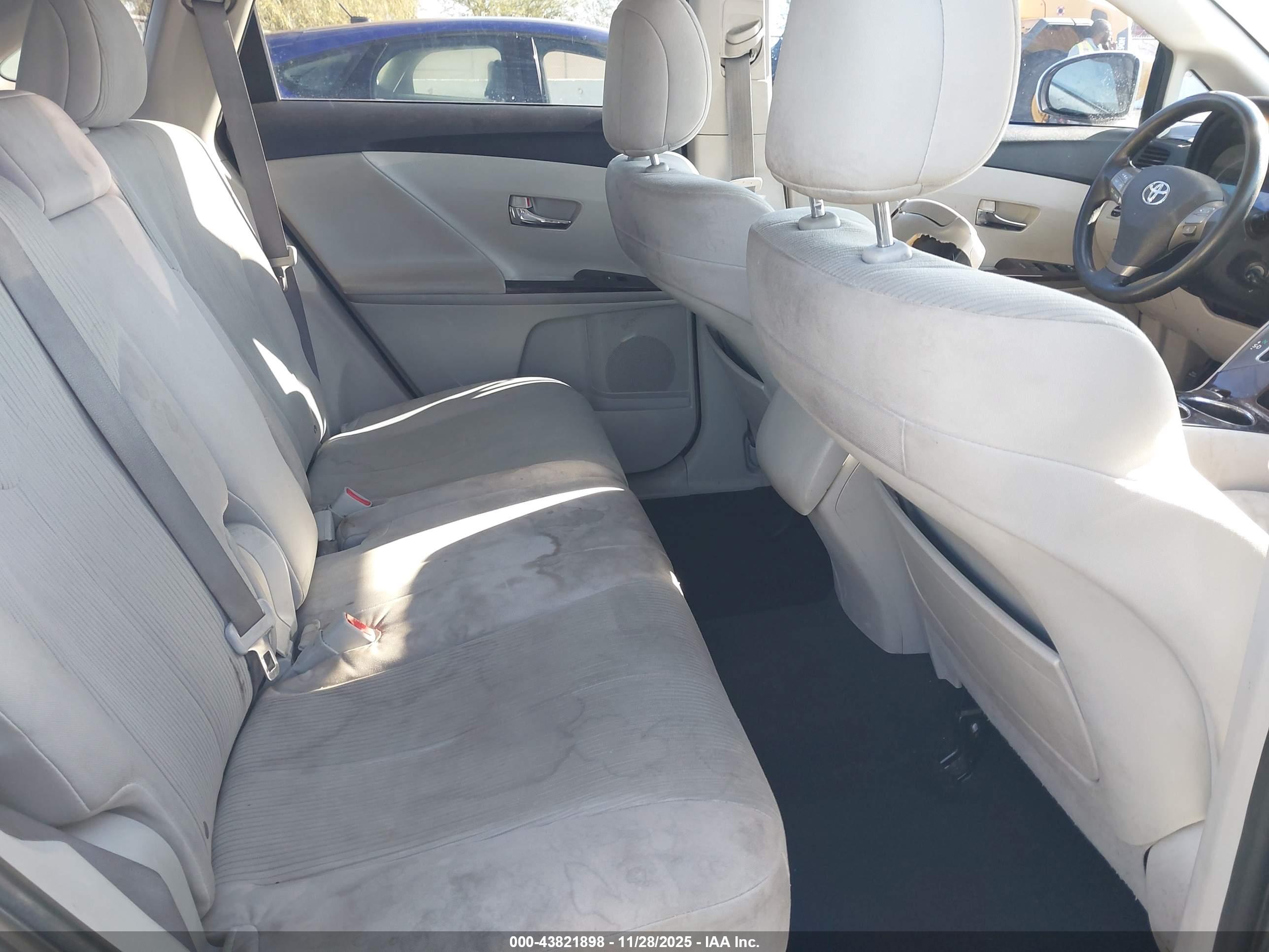 TOYOTA VENZA image 8