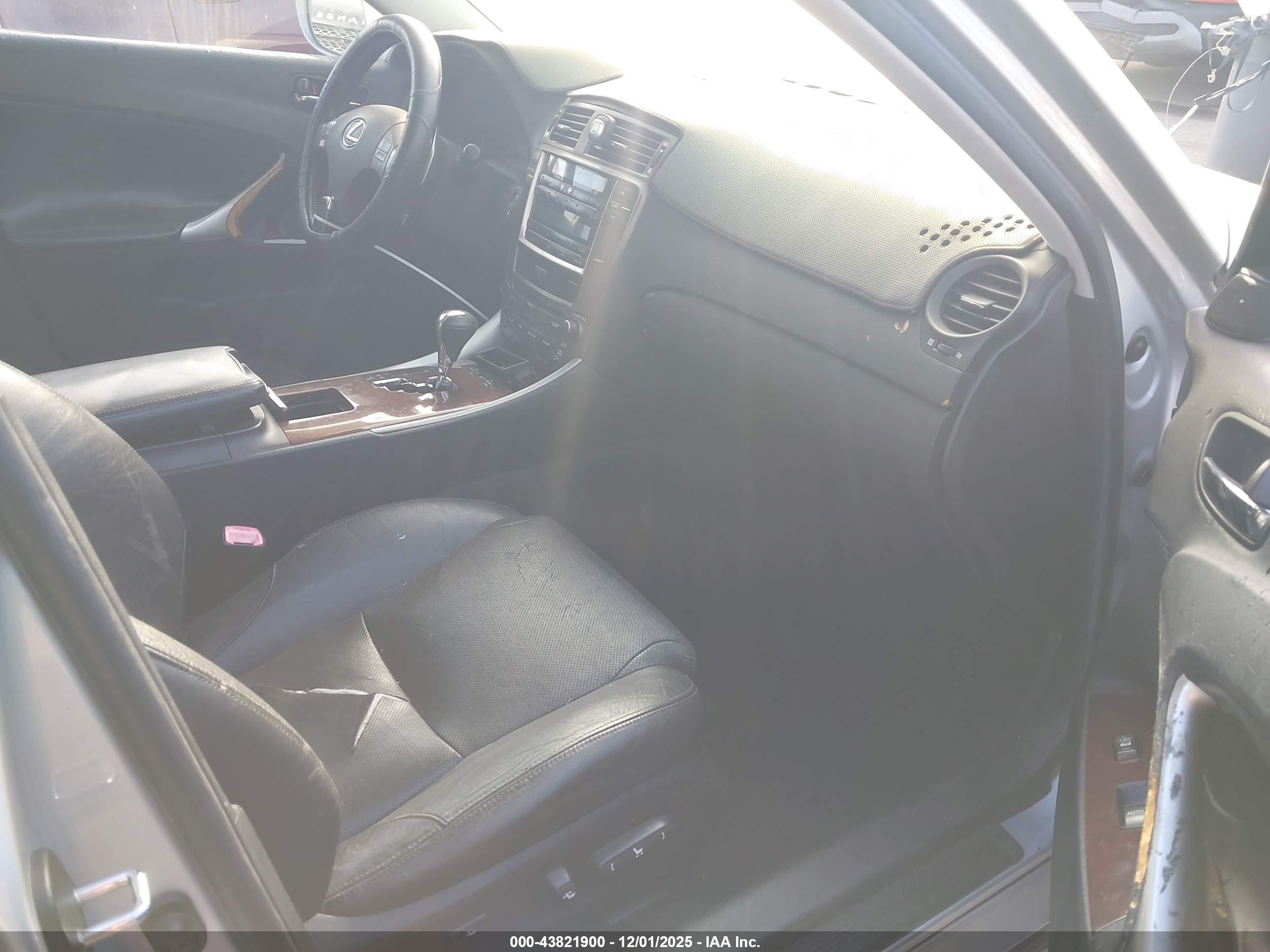 LEXUS IS image 5