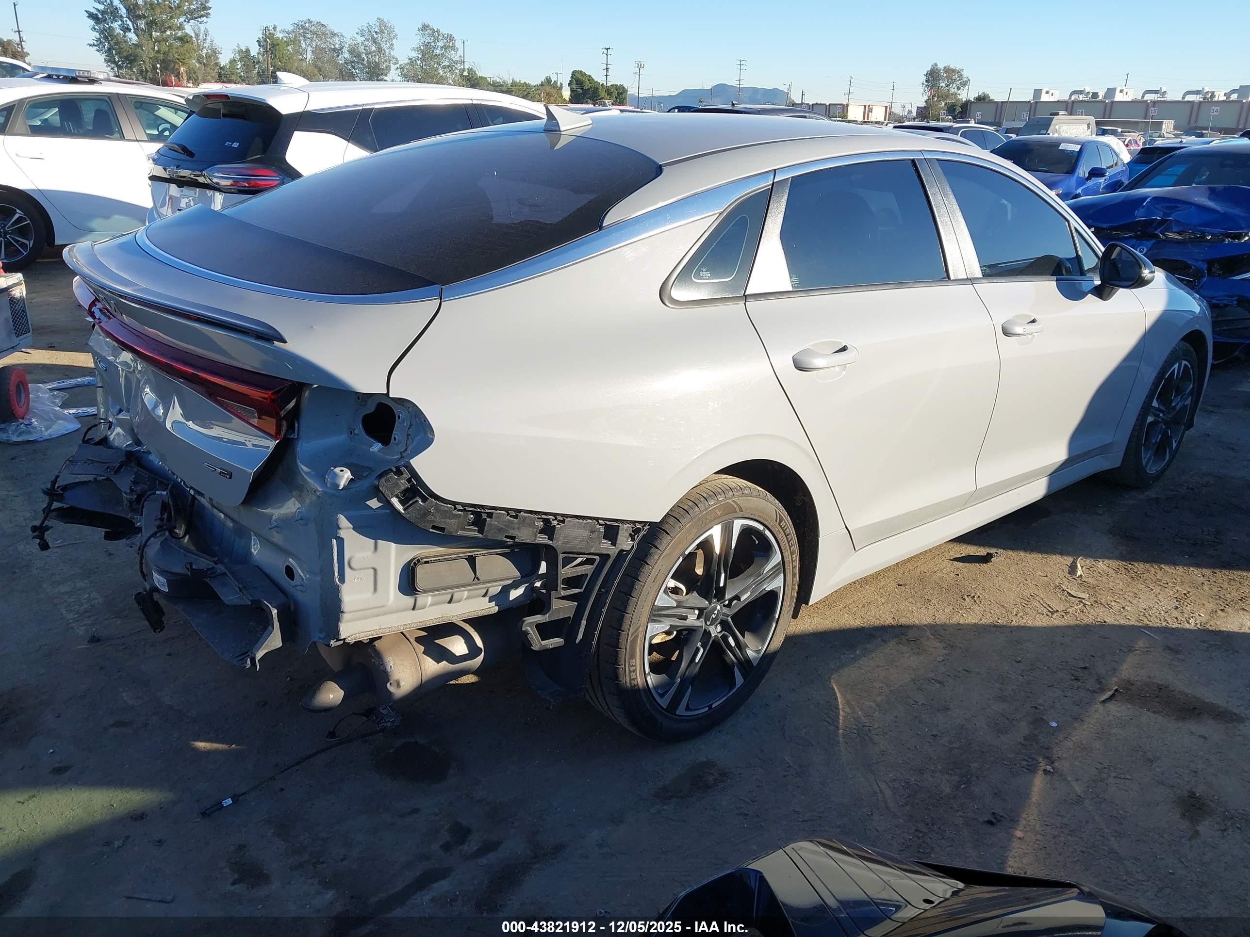 KIA K5 image 4