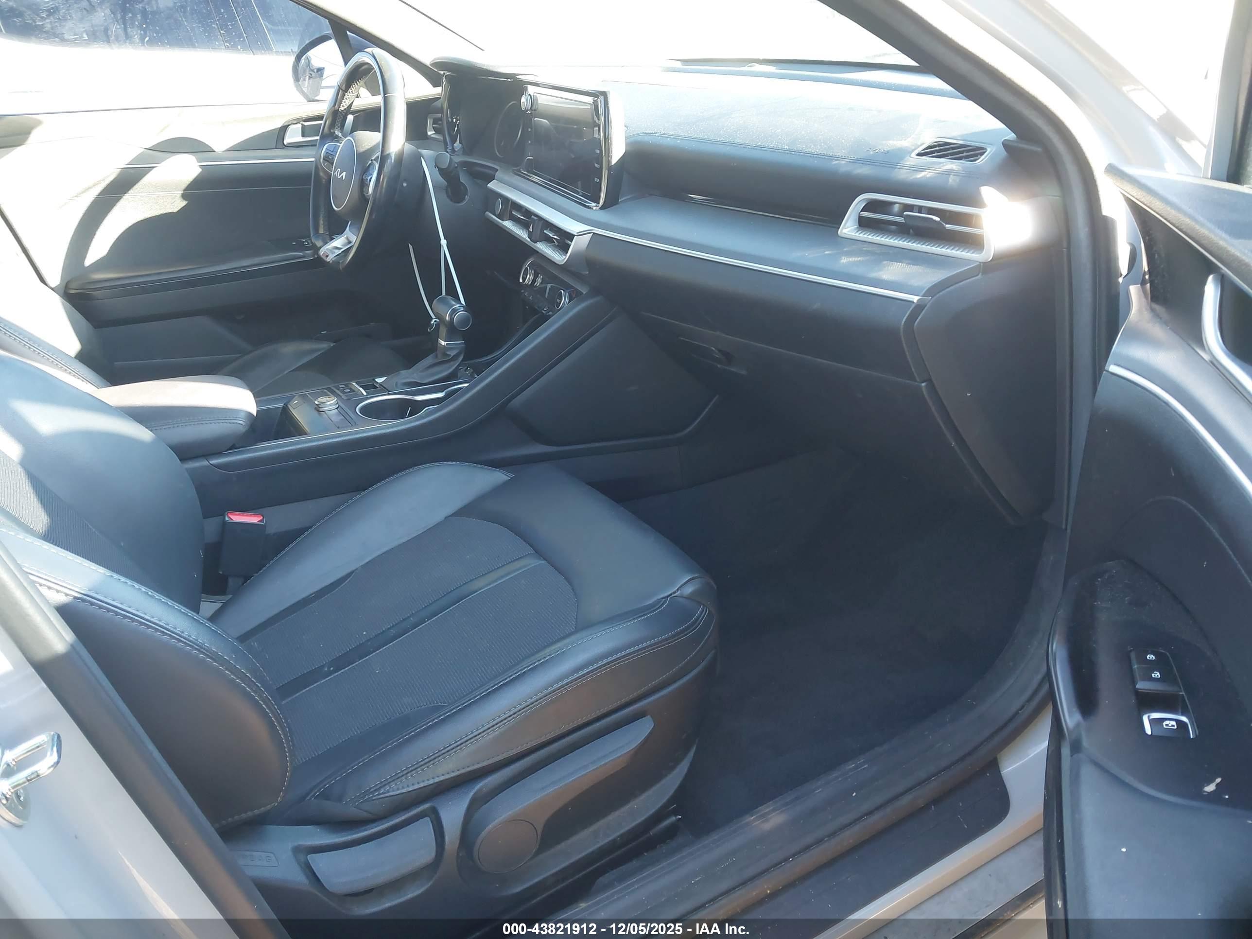 KIA K5 image 5