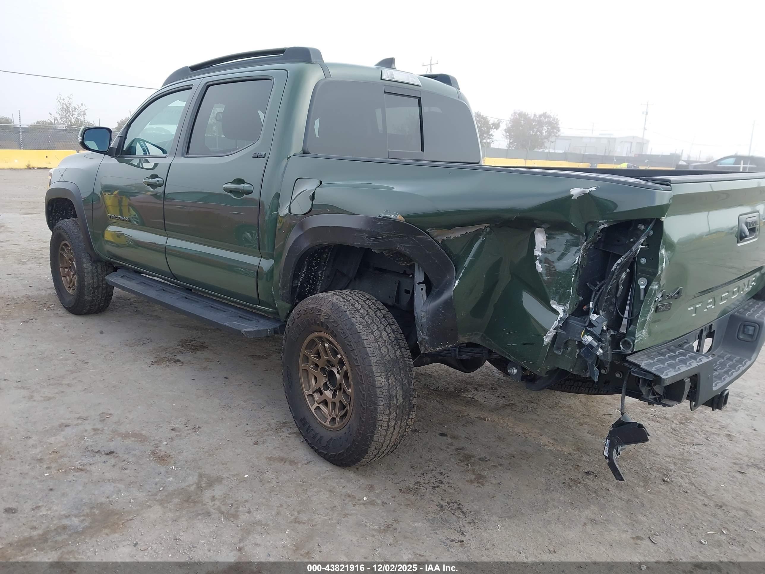 TOYOTA TACOMA image 3