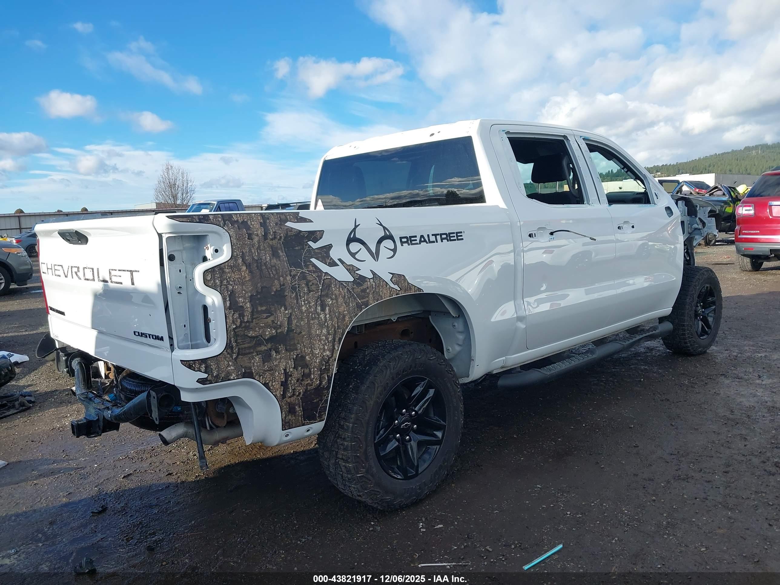 CHEVROLET SILVERADO image 4