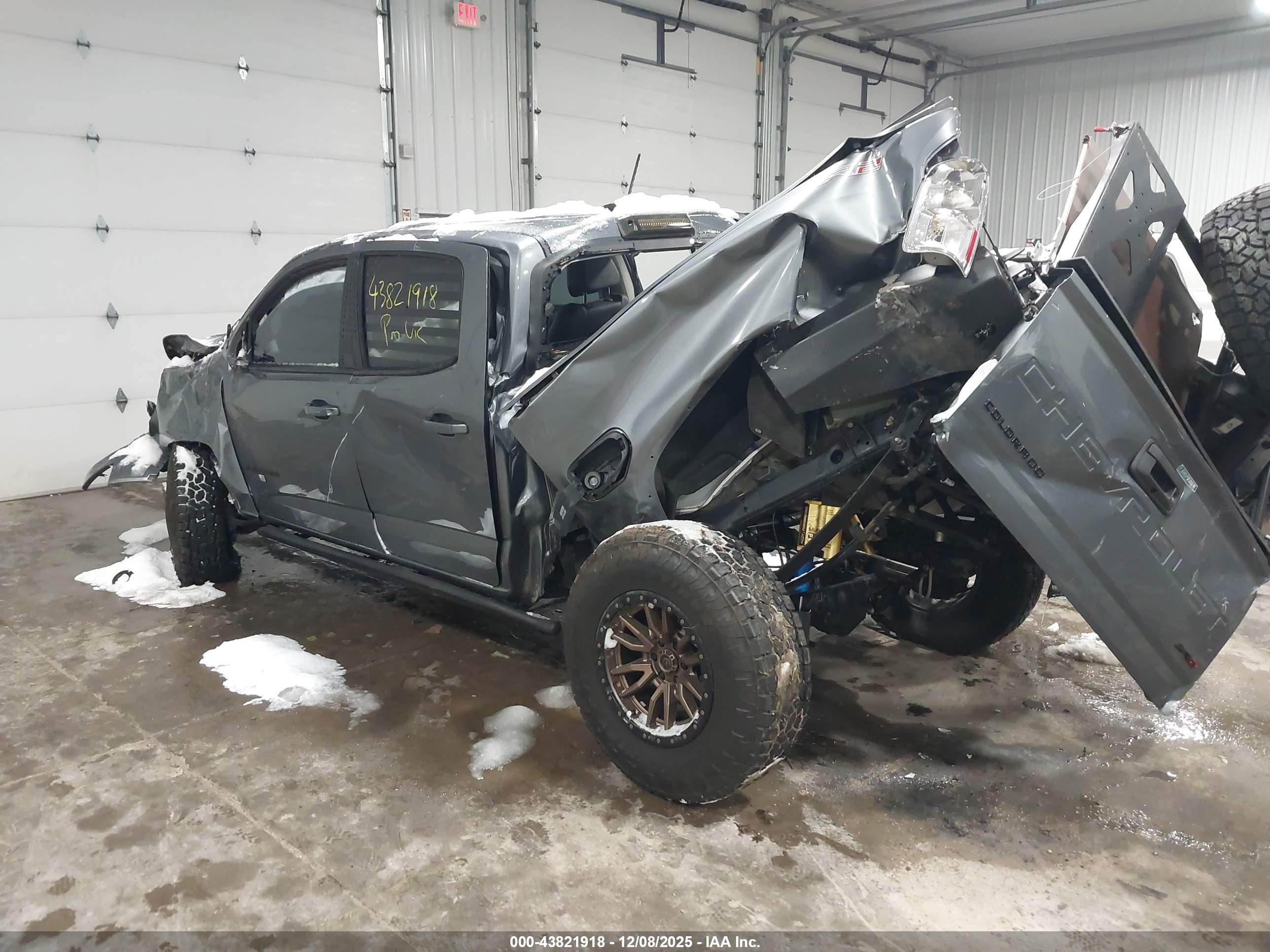 CHEVROLET COLORADO image 3