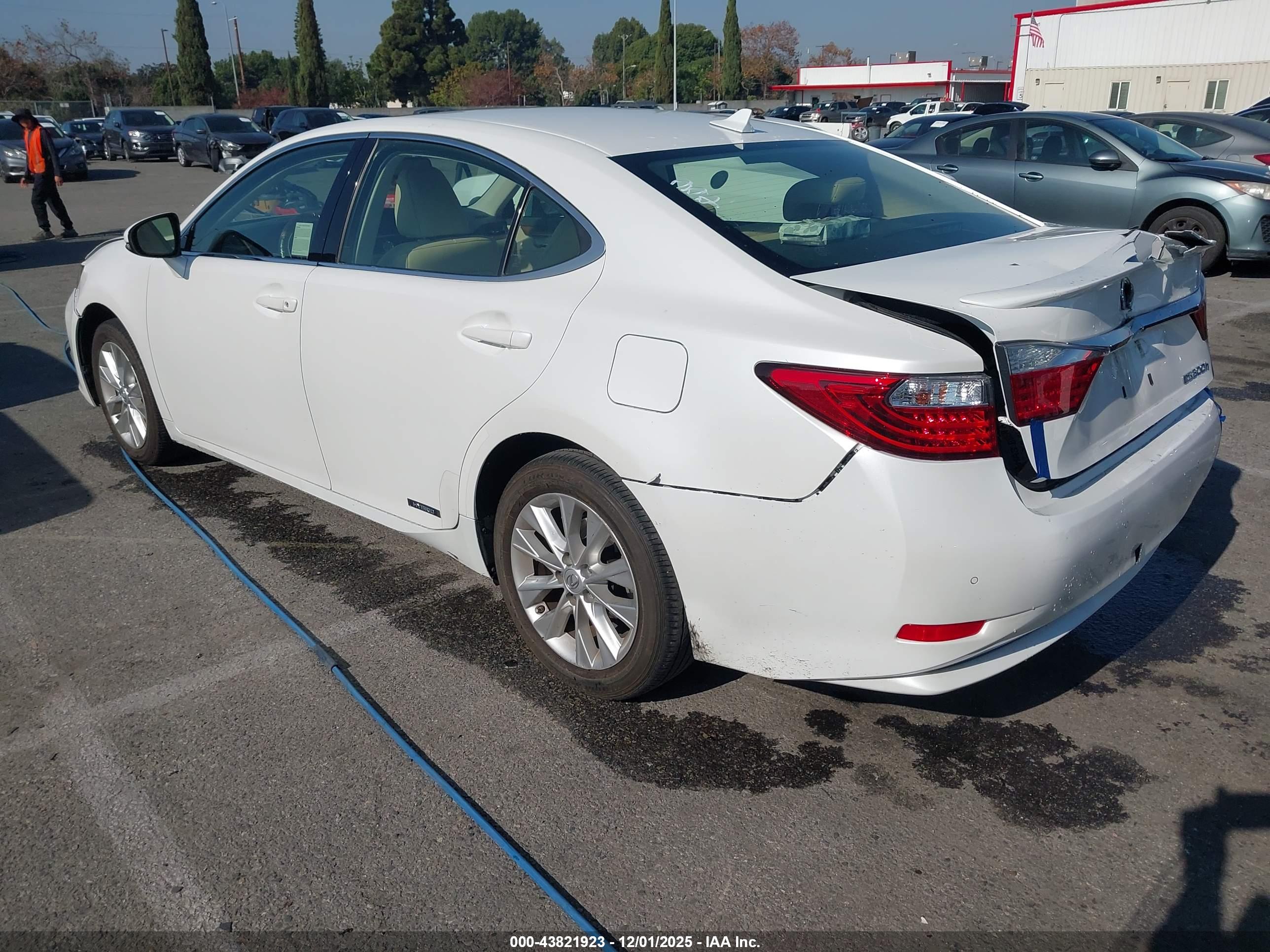 LEXUS ES image 3