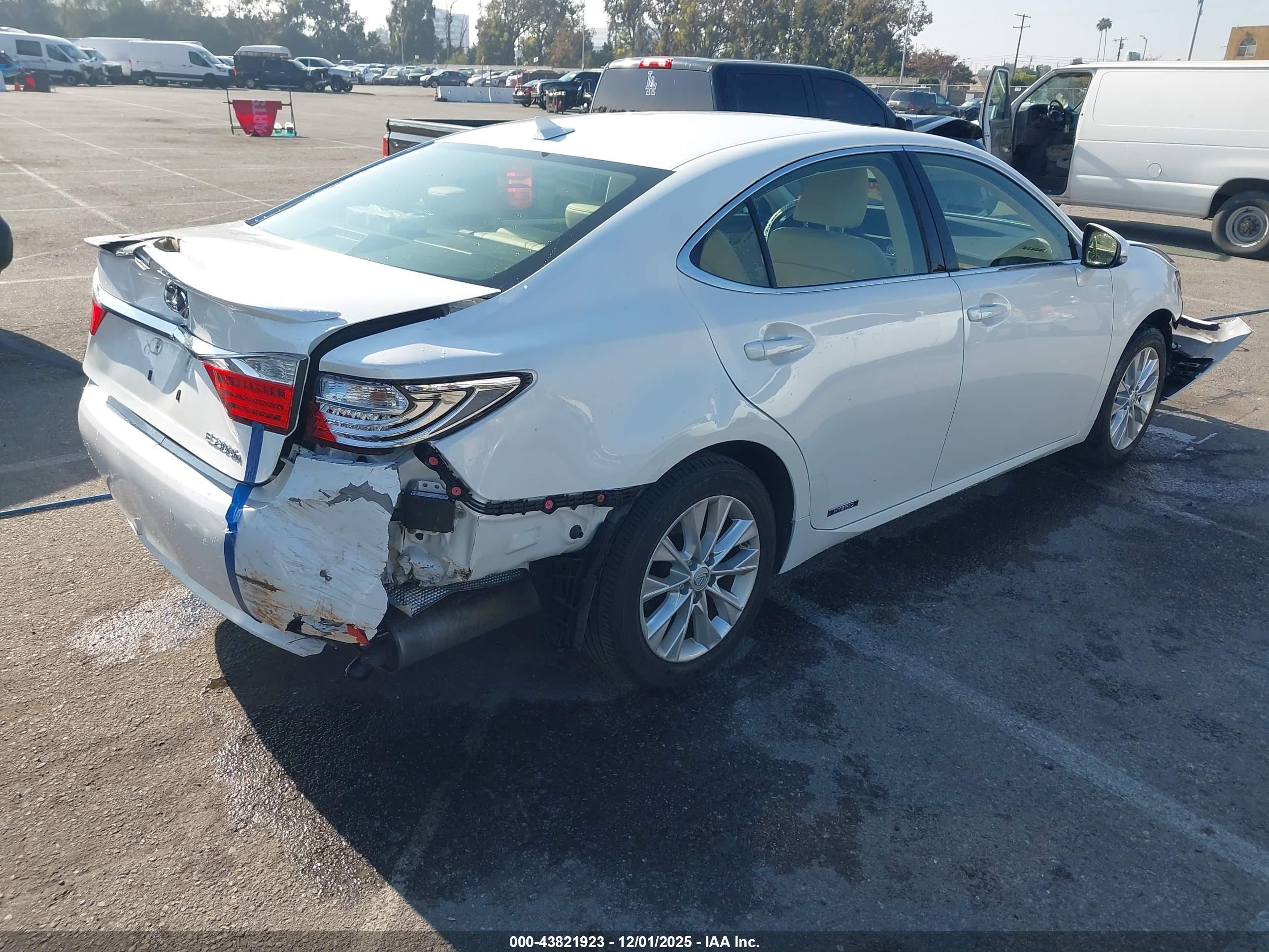 LEXUS ES image 4