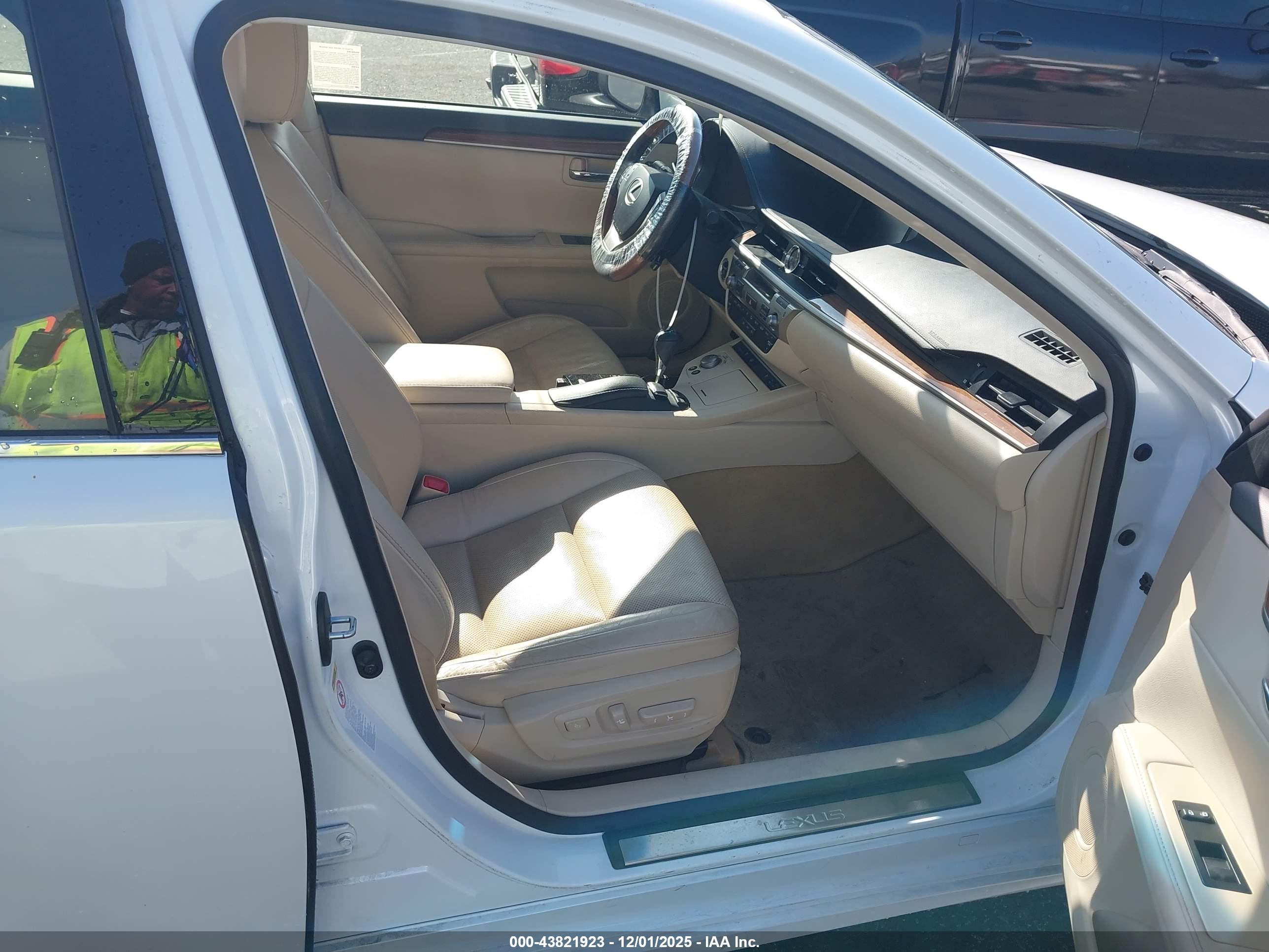 LEXUS ES image 5