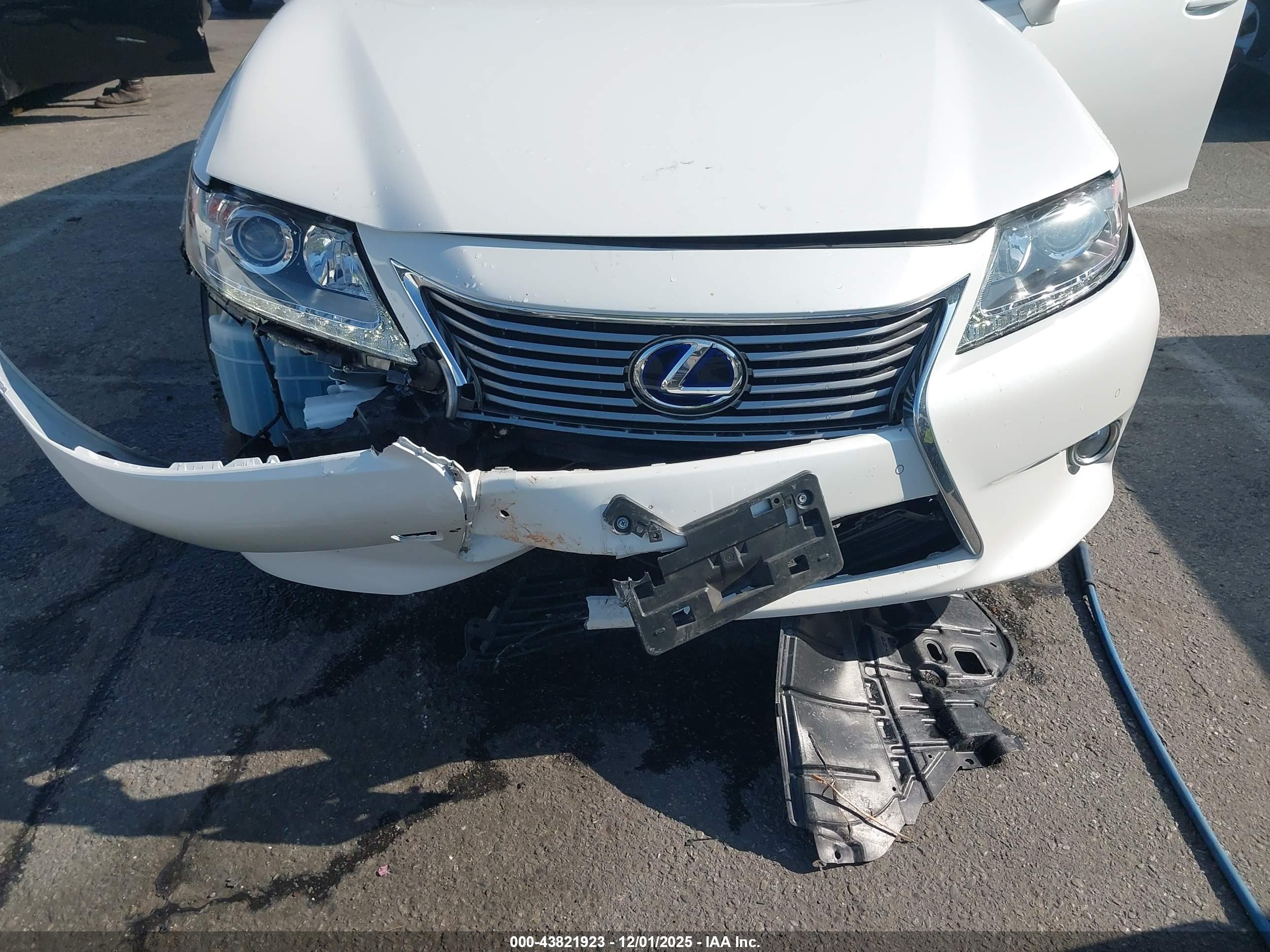 LEXUS ES image 6