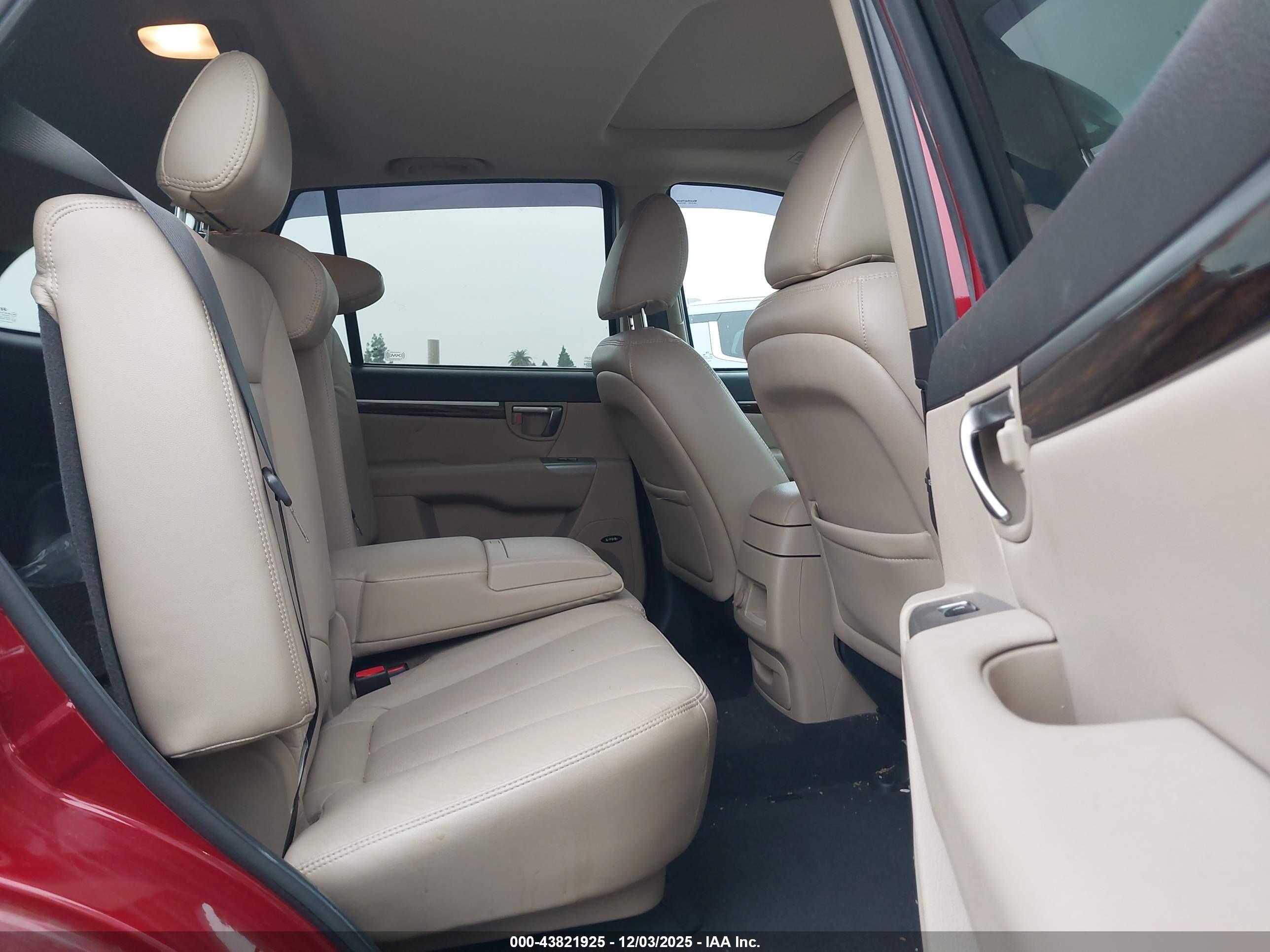 HYUNDAI SANTA image 8