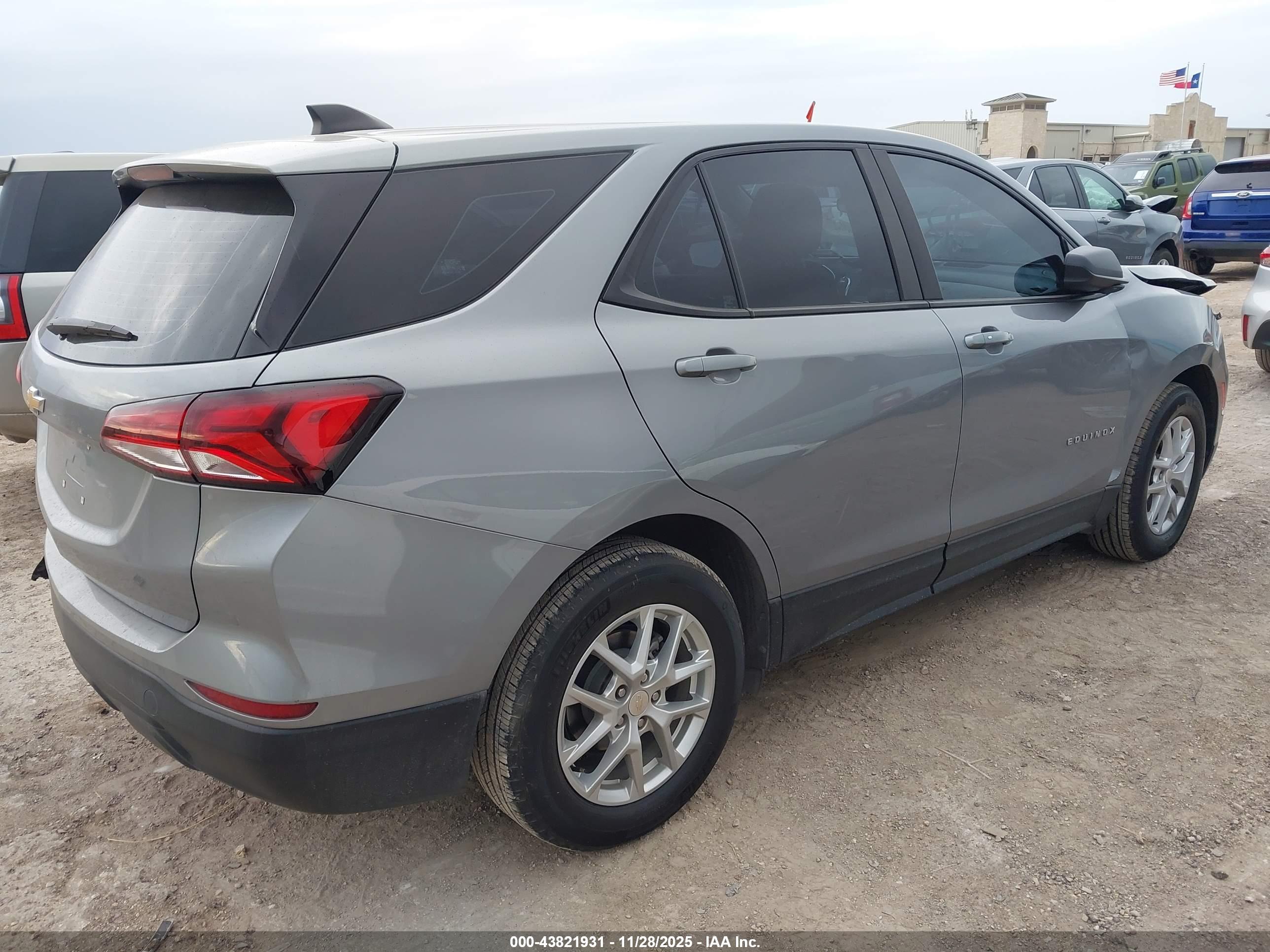 CHEVROLET EQUINOX image 4