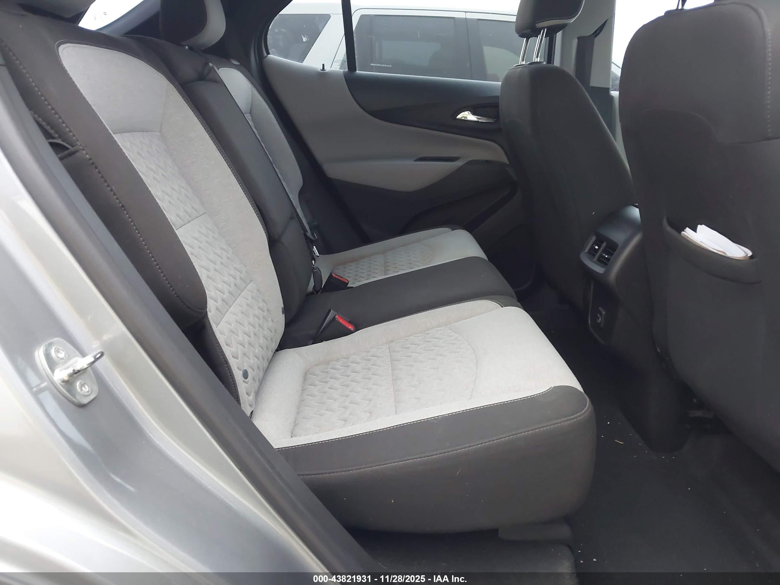 CHEVROLET EQUINOX image 8