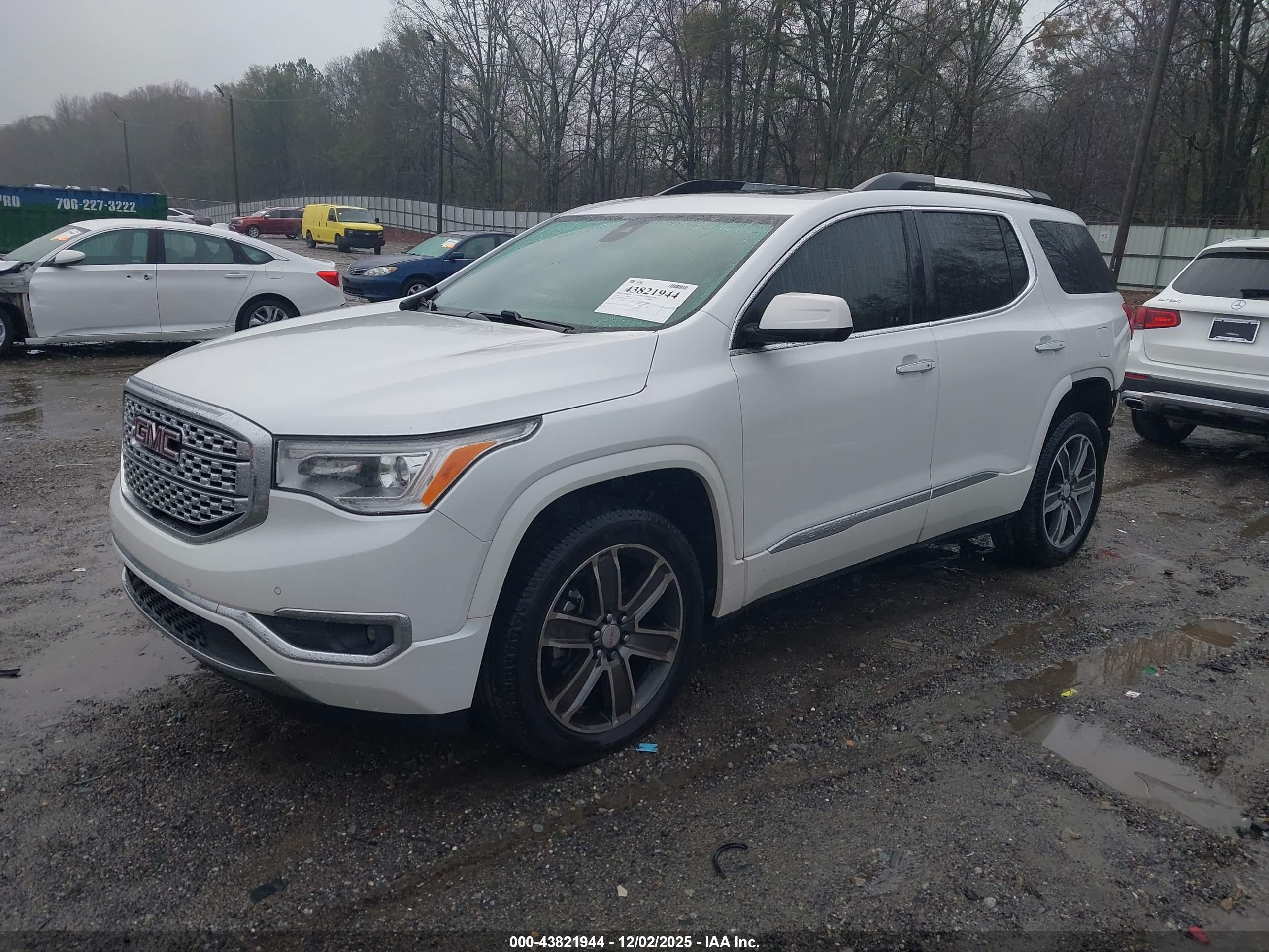 GMC ACADIA image 2