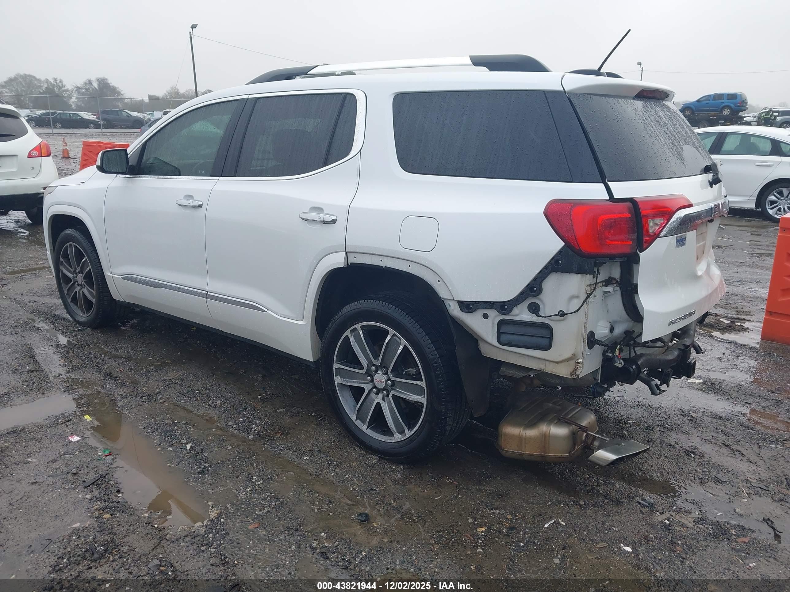 GMC ACADIA image 3