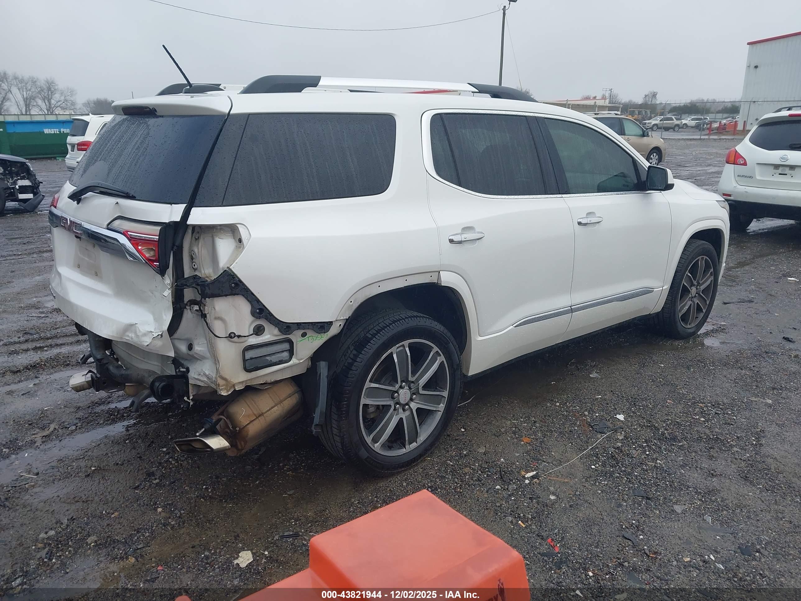 GMC ACADIA image 4