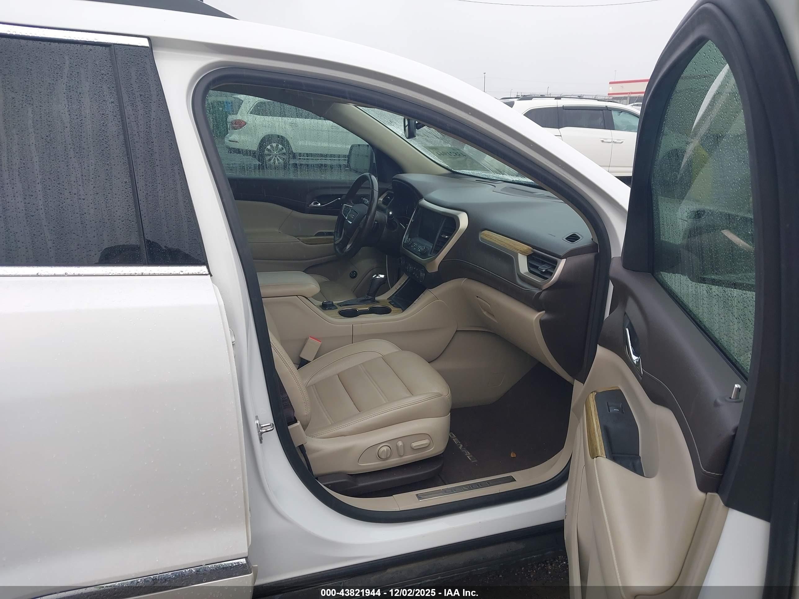 GMC ACADIA image 5