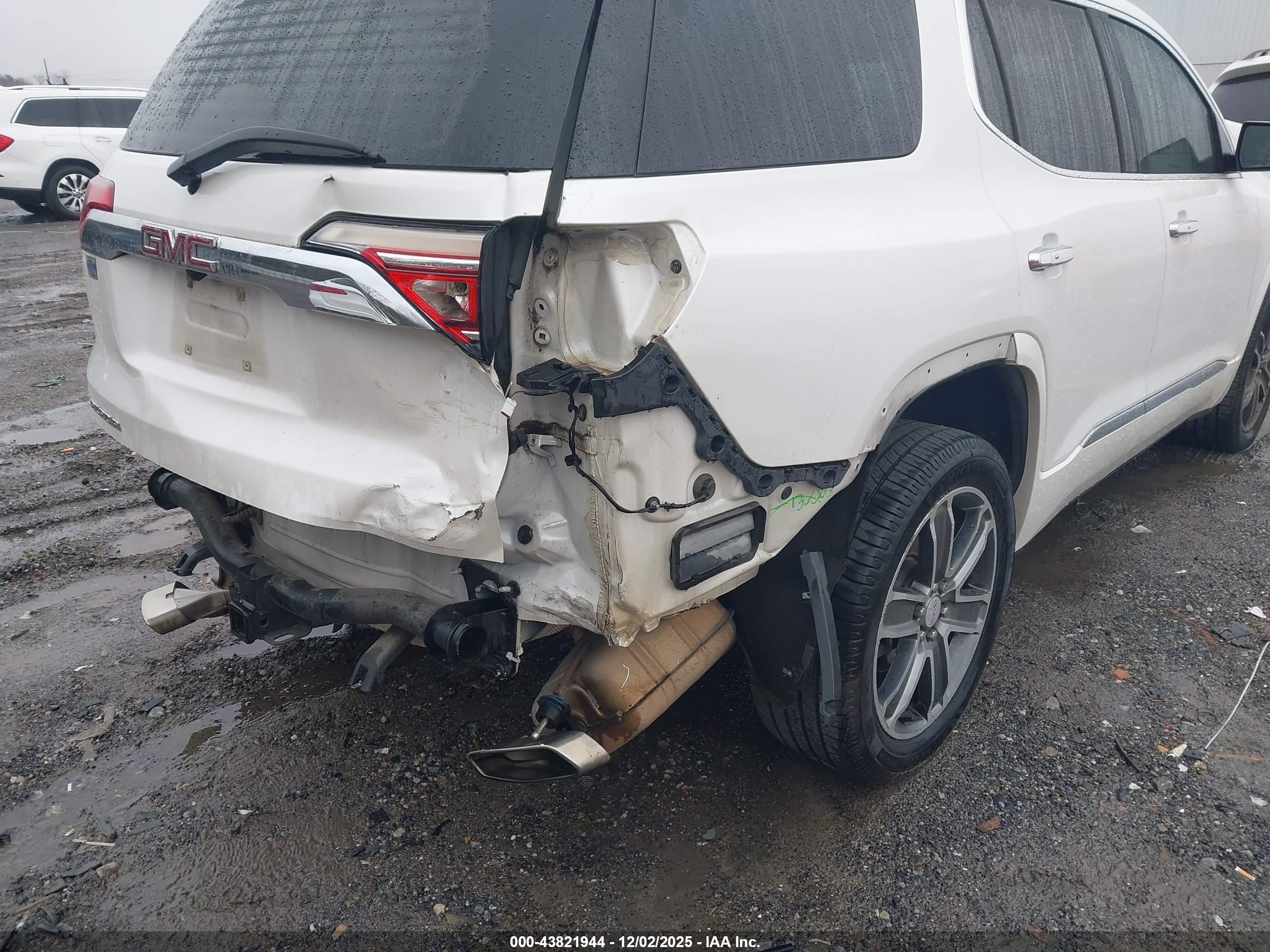 GMC ACADIA image 6