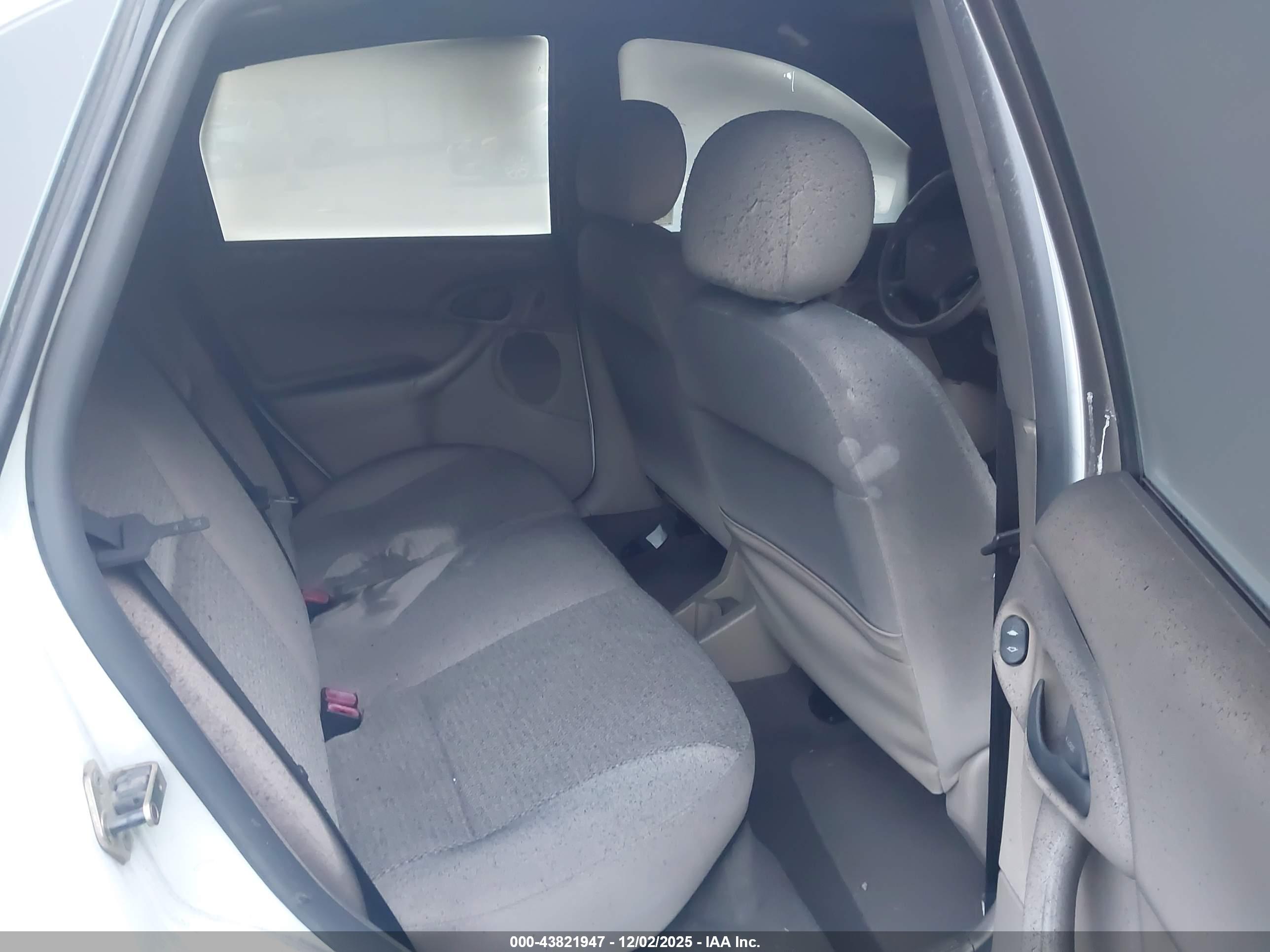 FORD FOCUS image 8