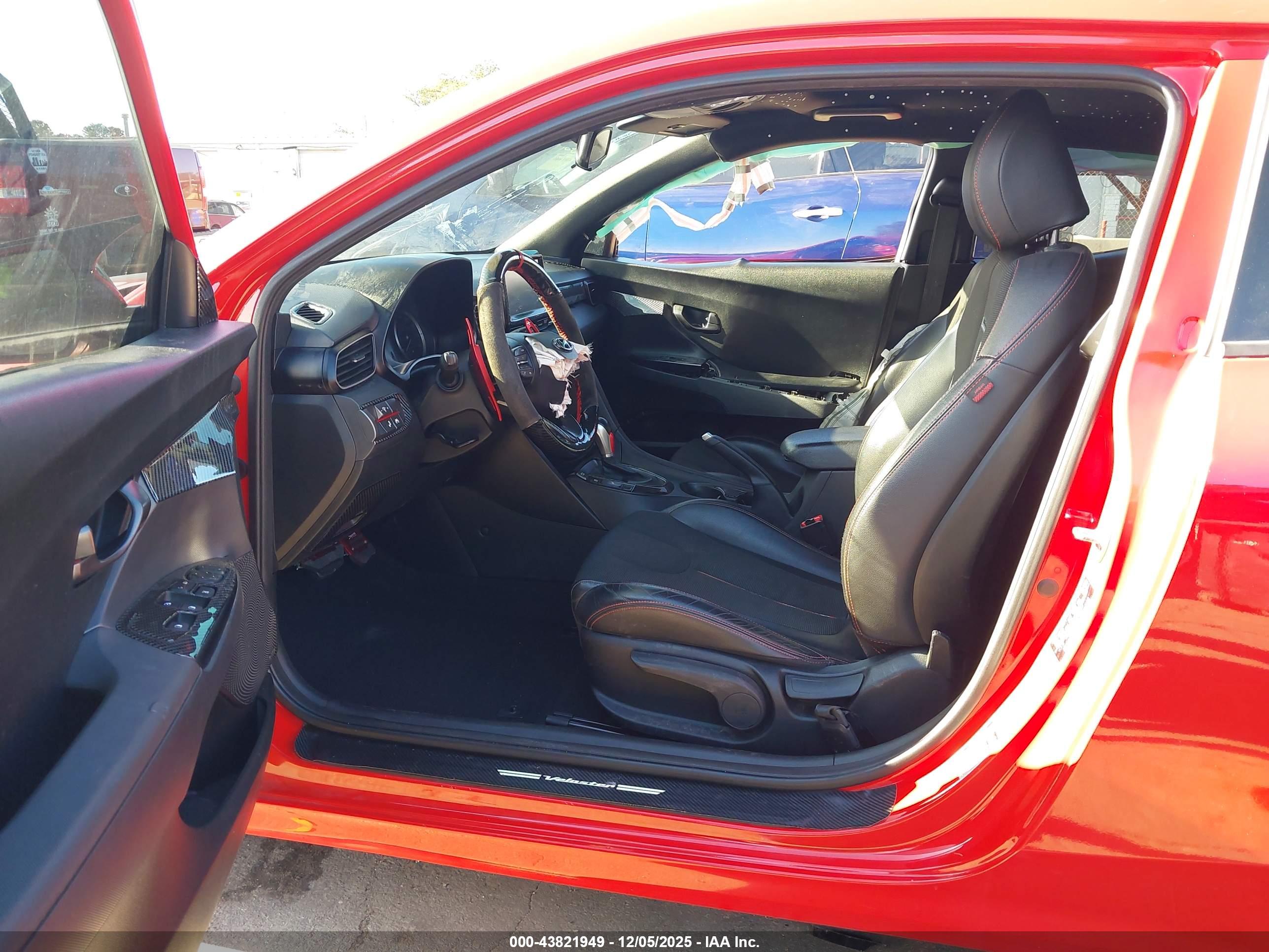 HYUNDAI VELOSTER image 5
