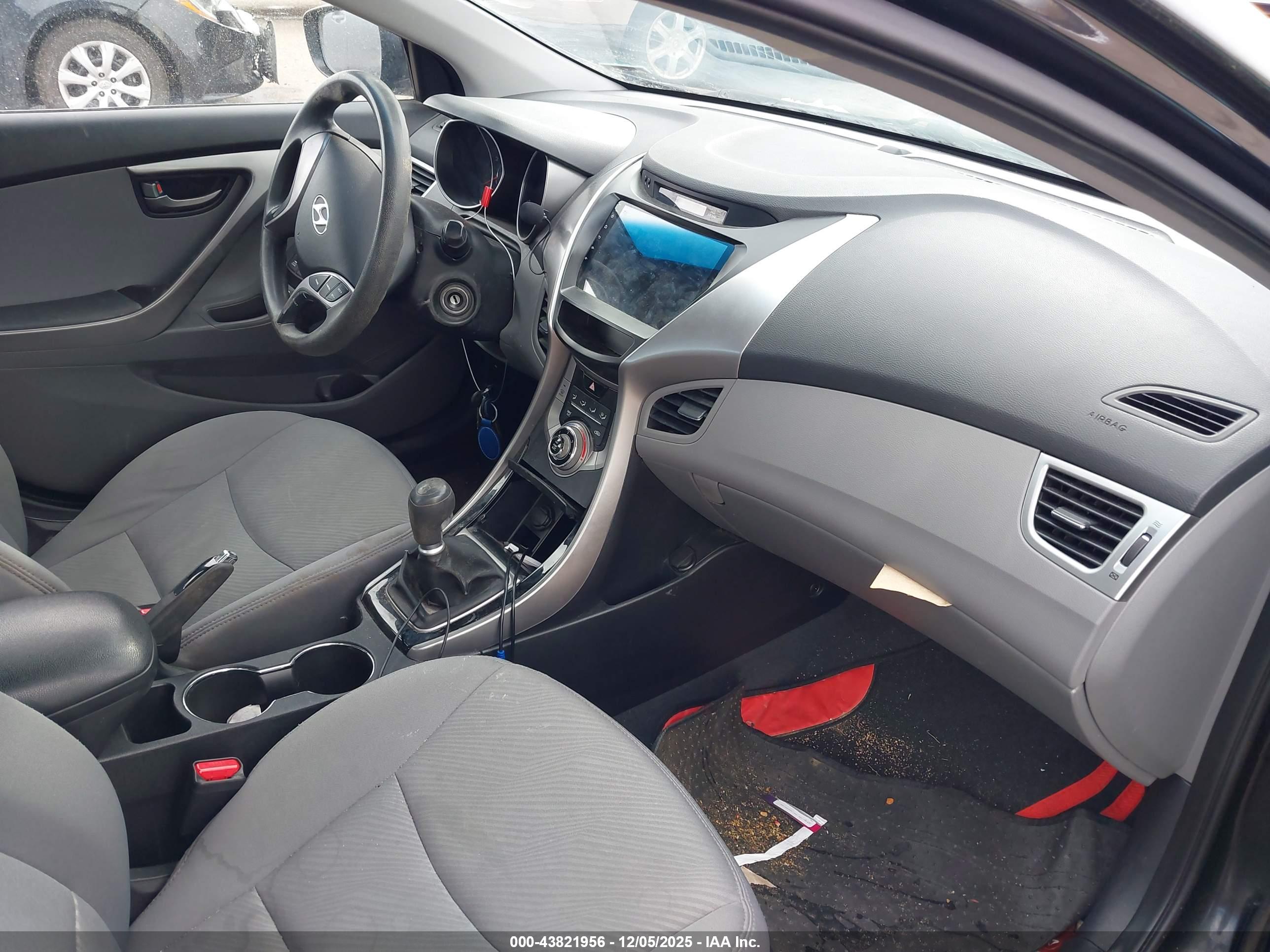 HYUNDAI ELANTRA image 5