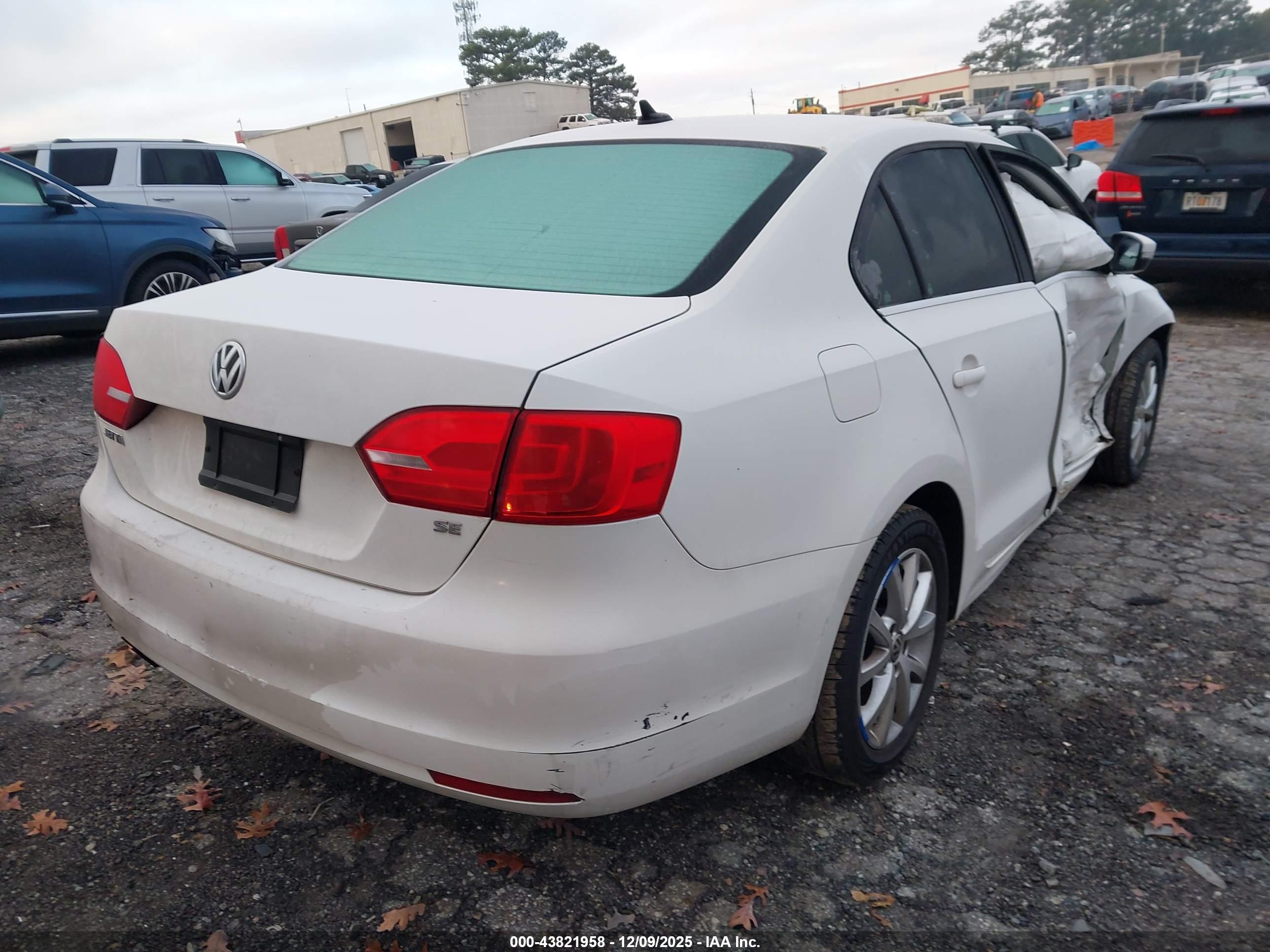 VOLKSWAGEN JETTA image 4