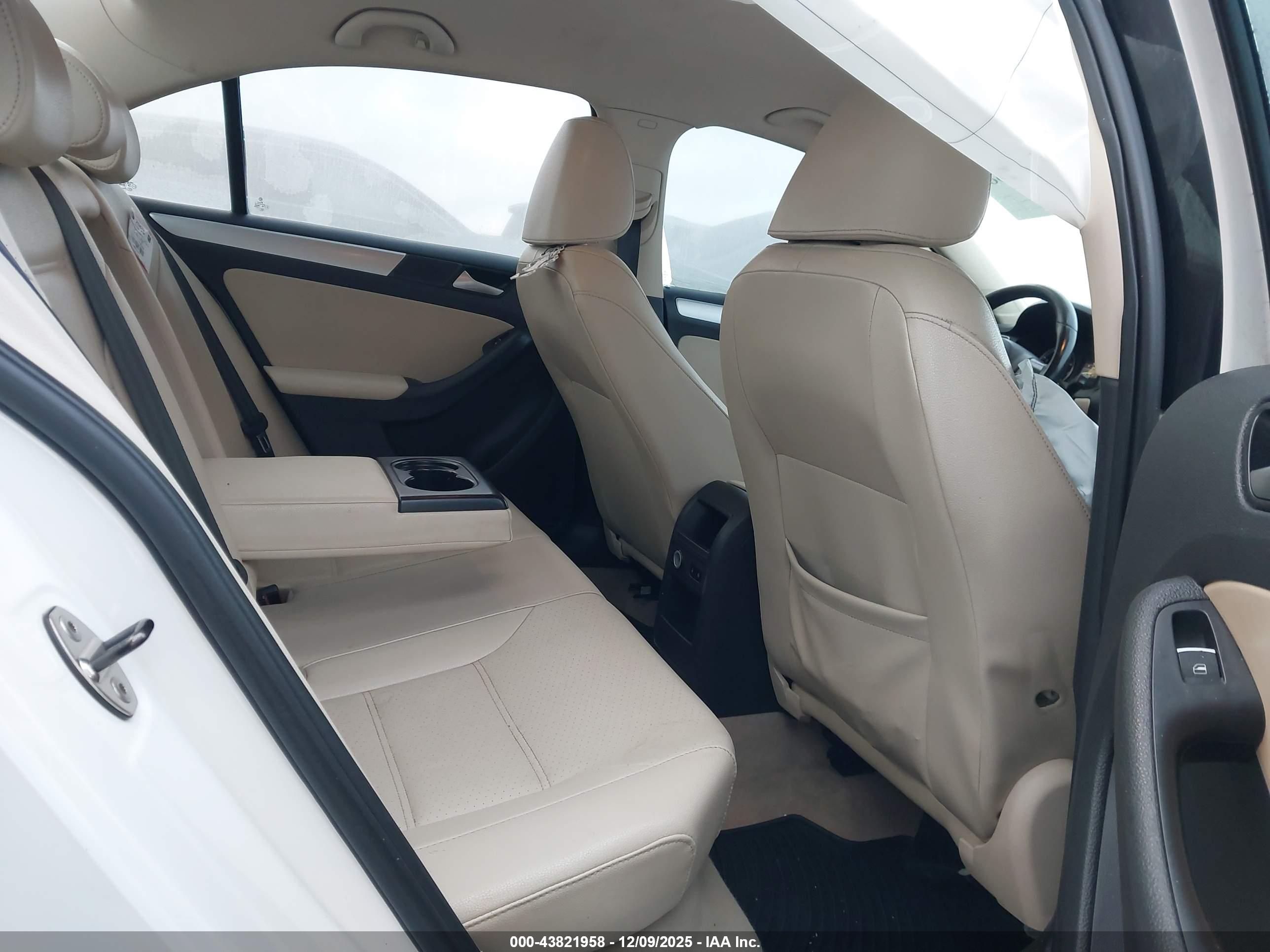 VOLKSWAGEN JETTA image 8