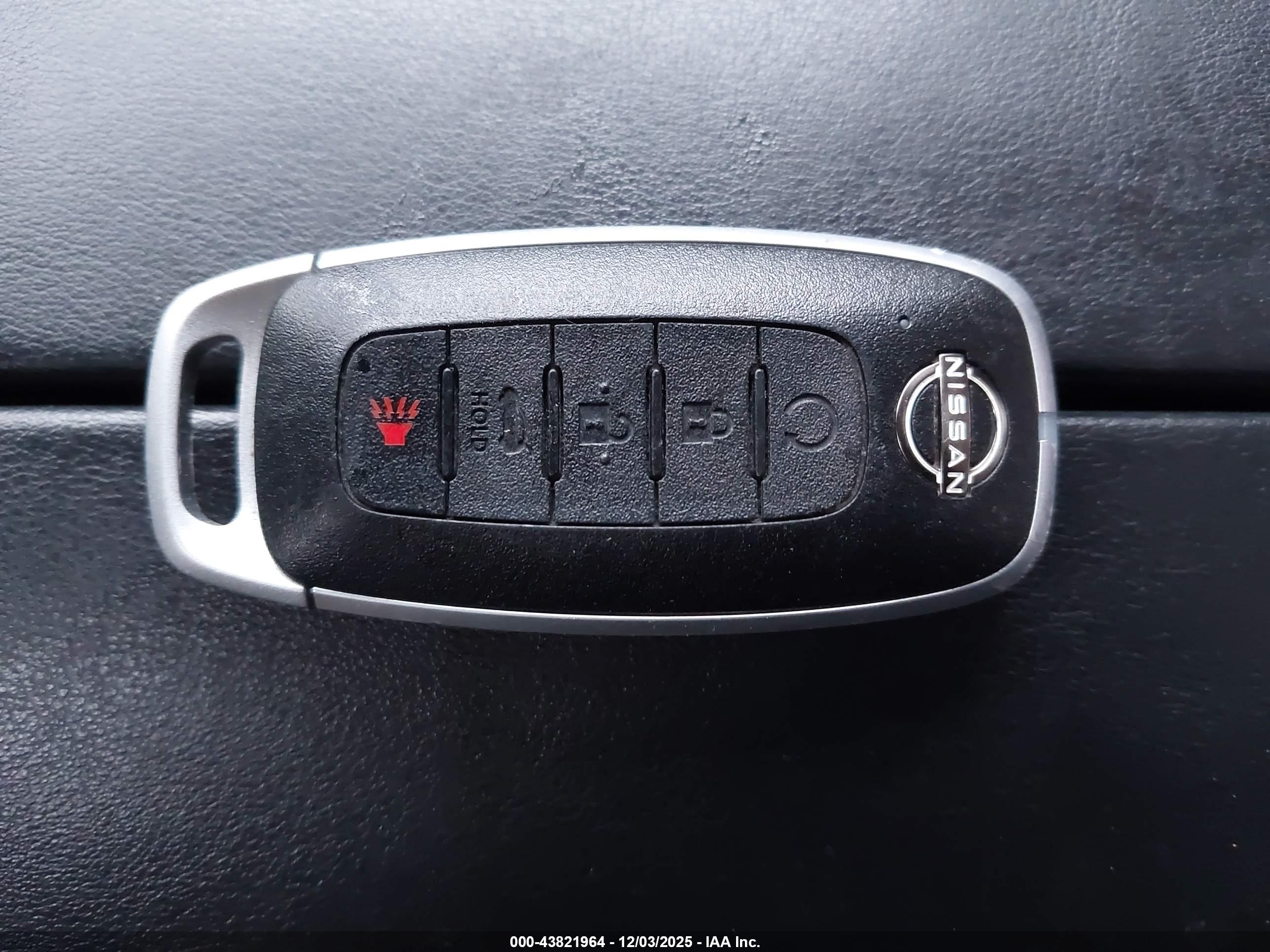 NISSAN ROGUE image 11