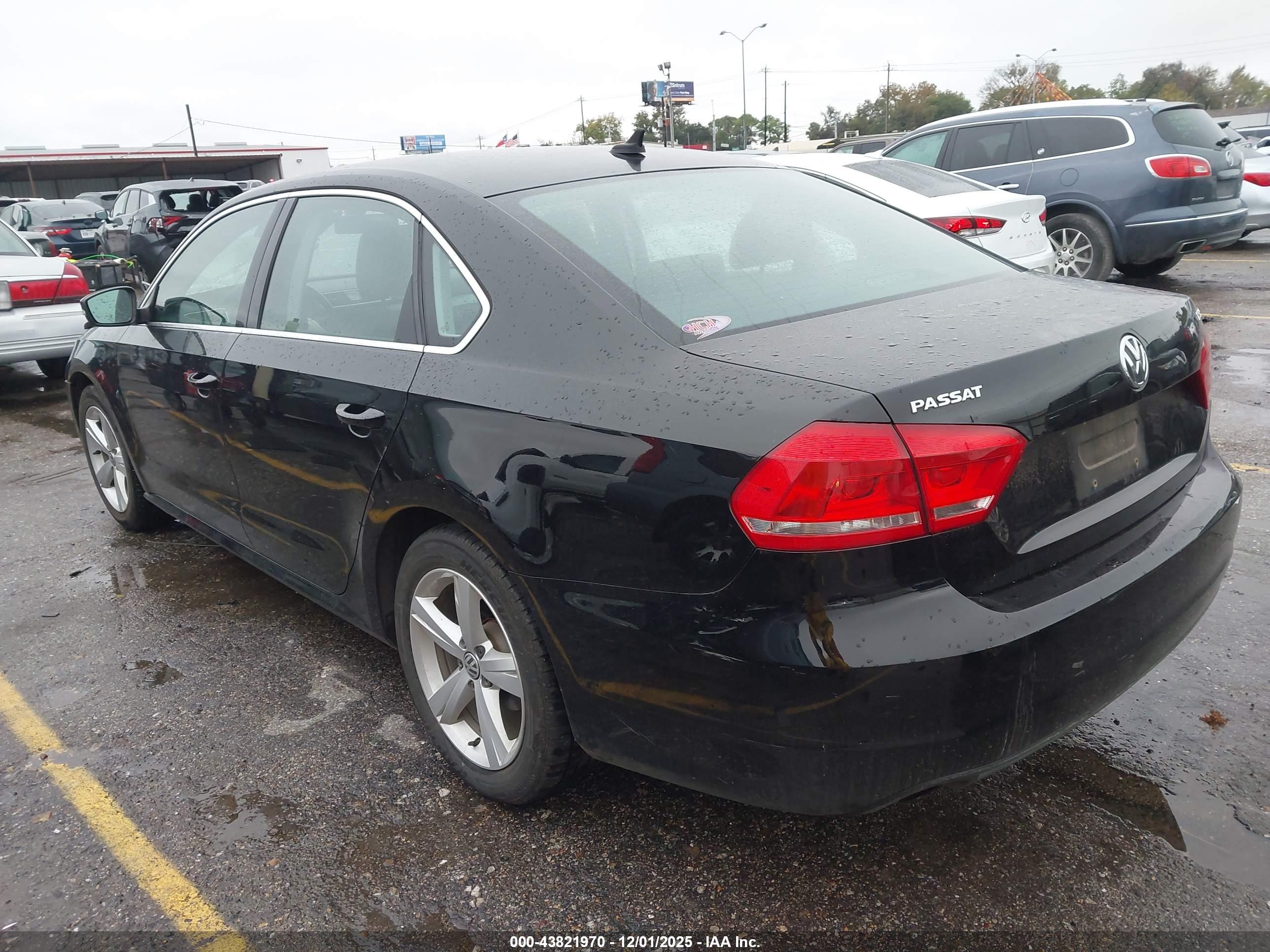 VOLKSWAGEN PASSAT image 3