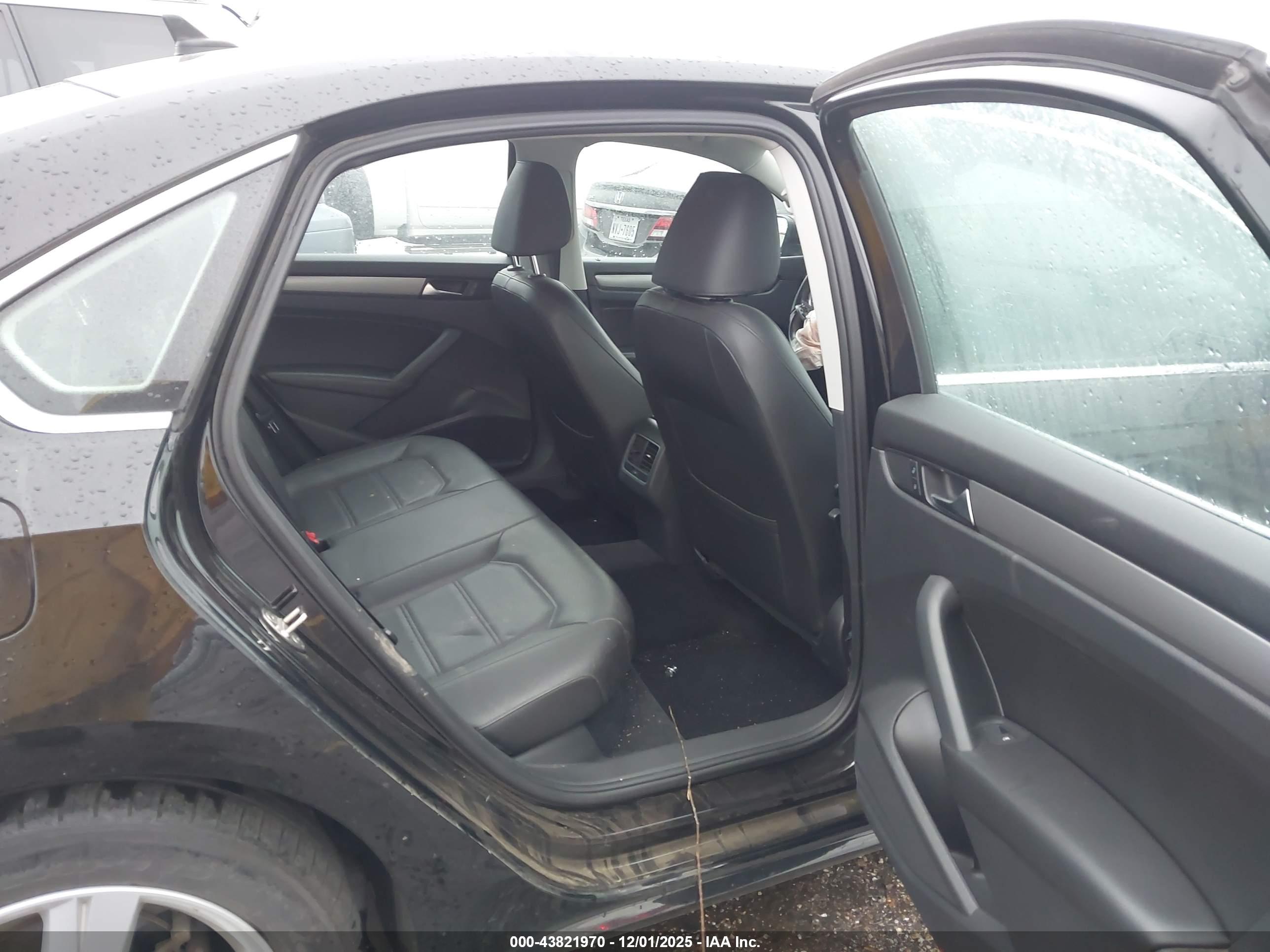 VOLKSWAGEN PASSAT image 8