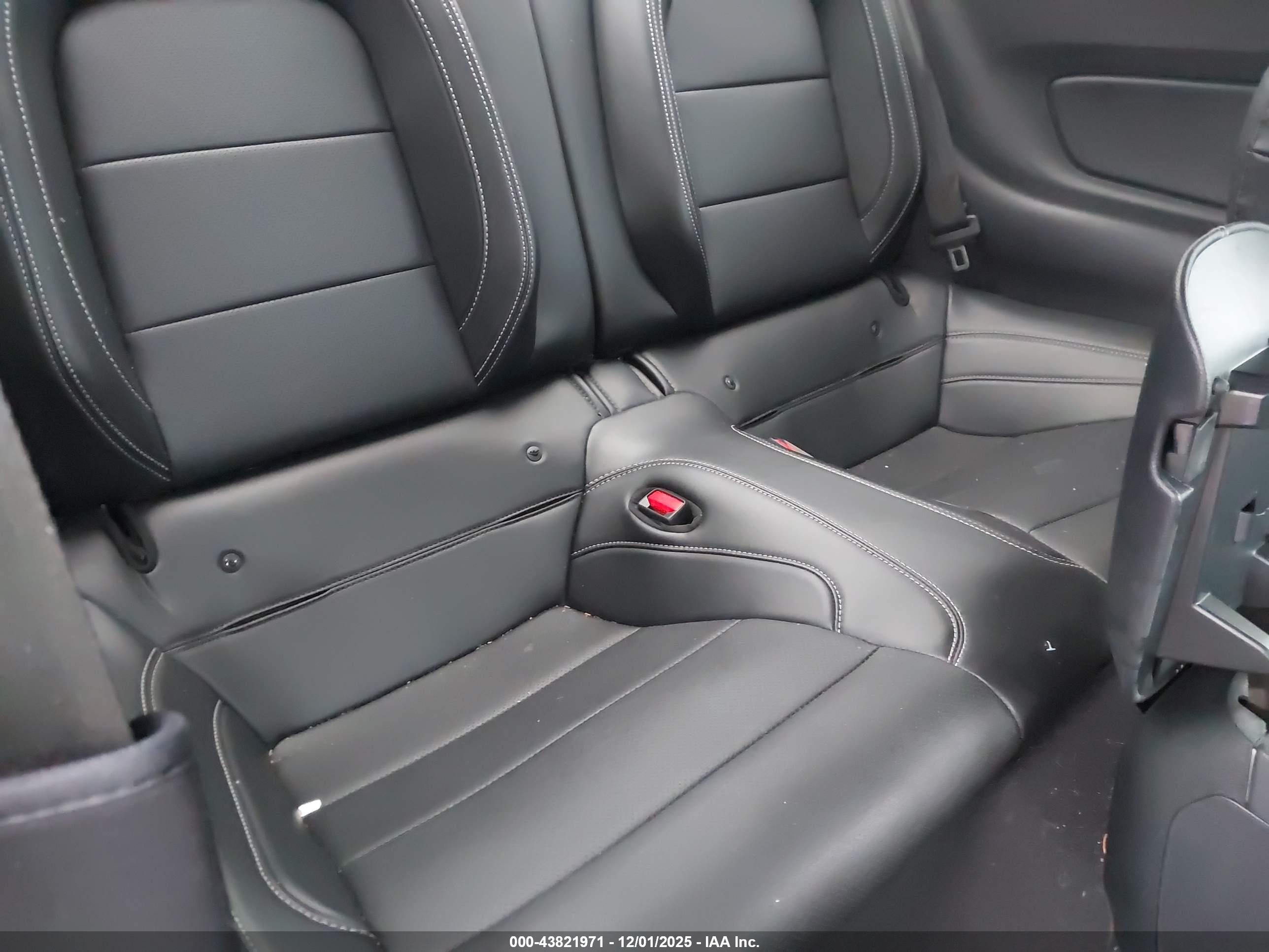 FORD MUSTANG image 8