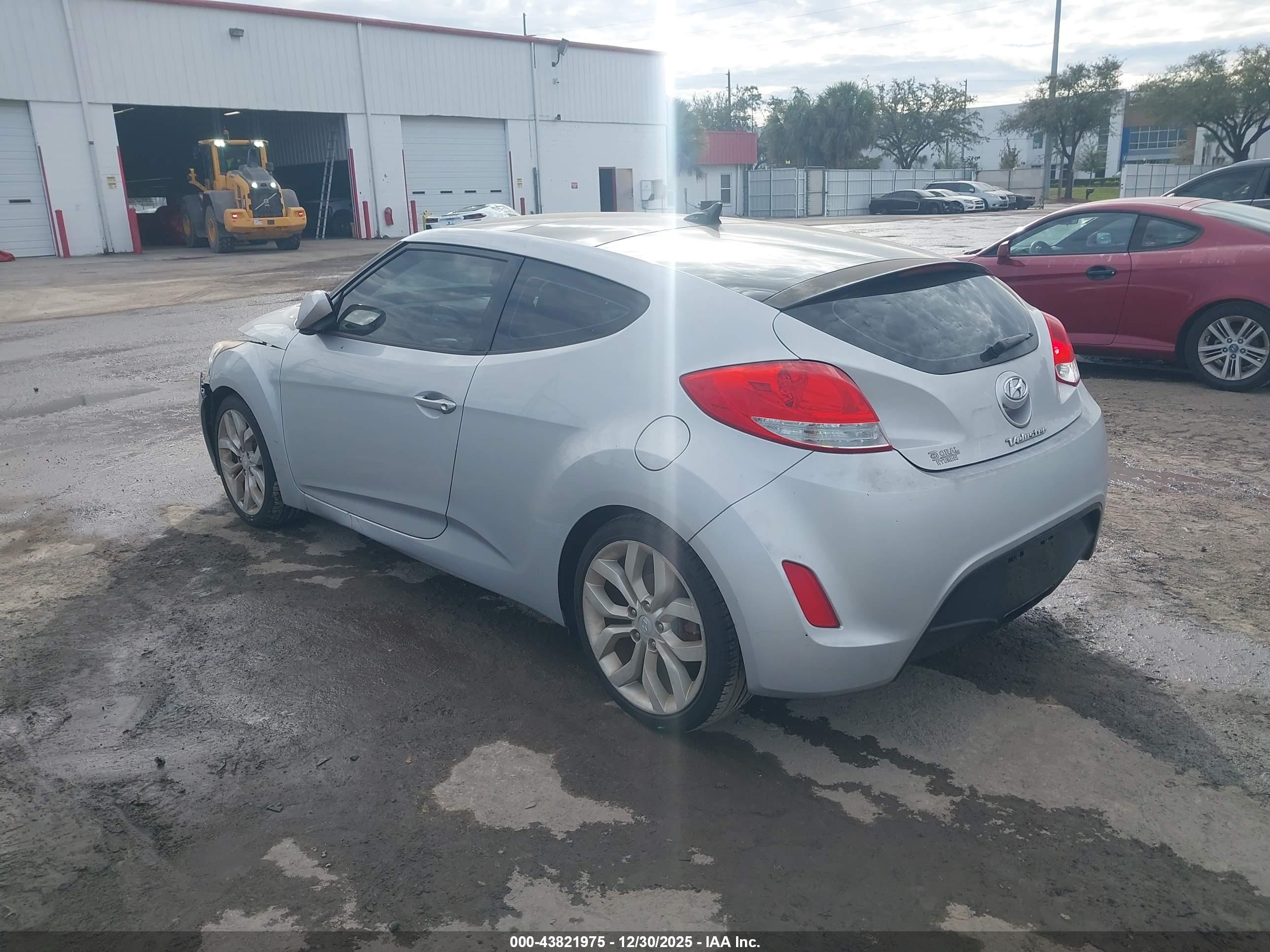 HYUNDAI VELOSTER image 3