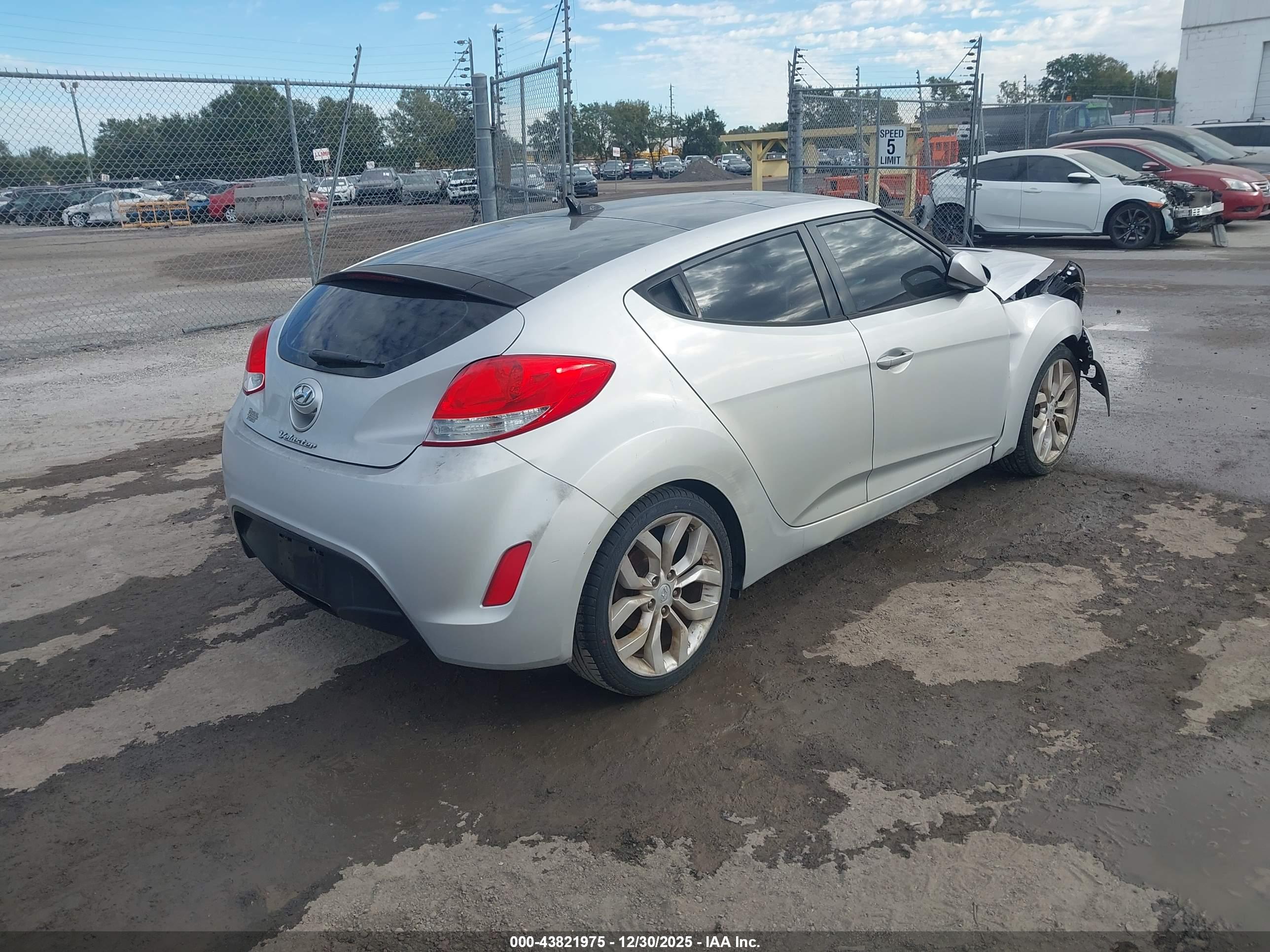 HYUNDAI VELOSTER image 4