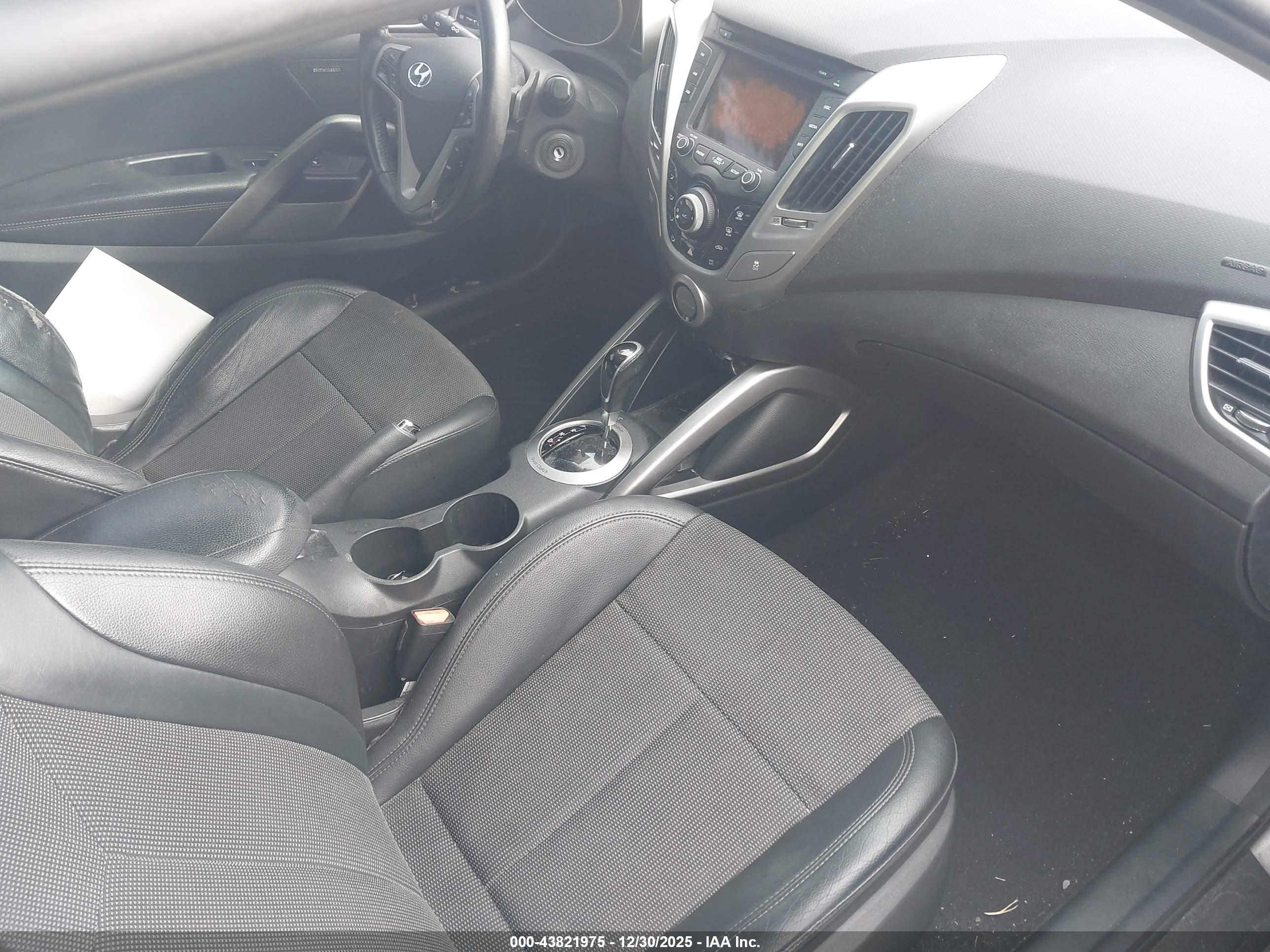 HYUNDAI VELOSTER image 5