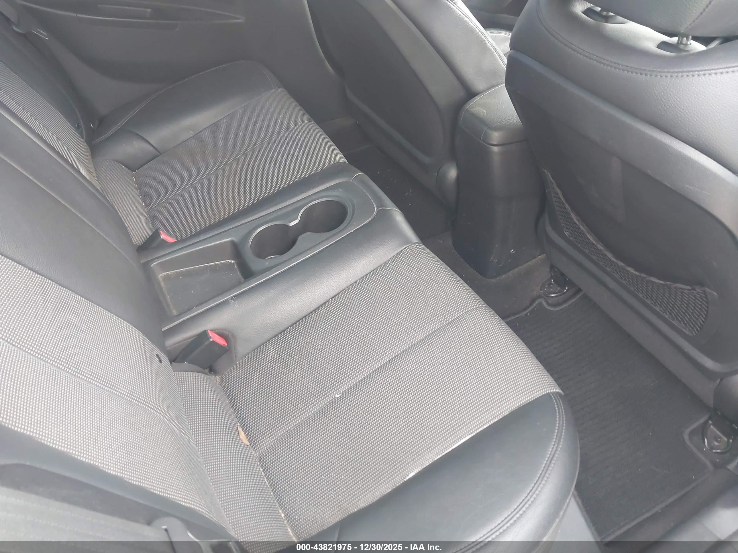 HYUNDAI VELOSTER image 8
