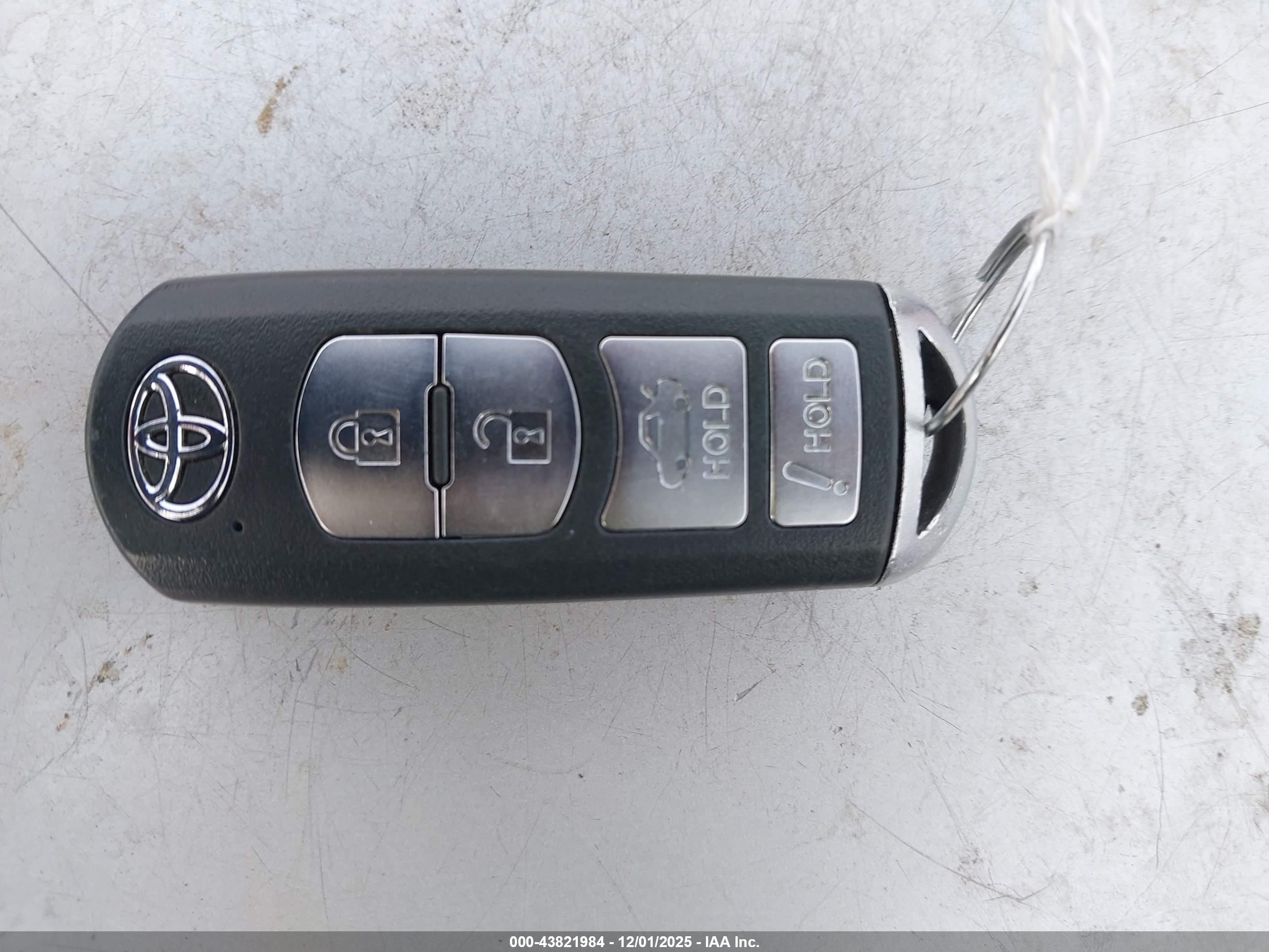 TOYOTA YARIS image 11