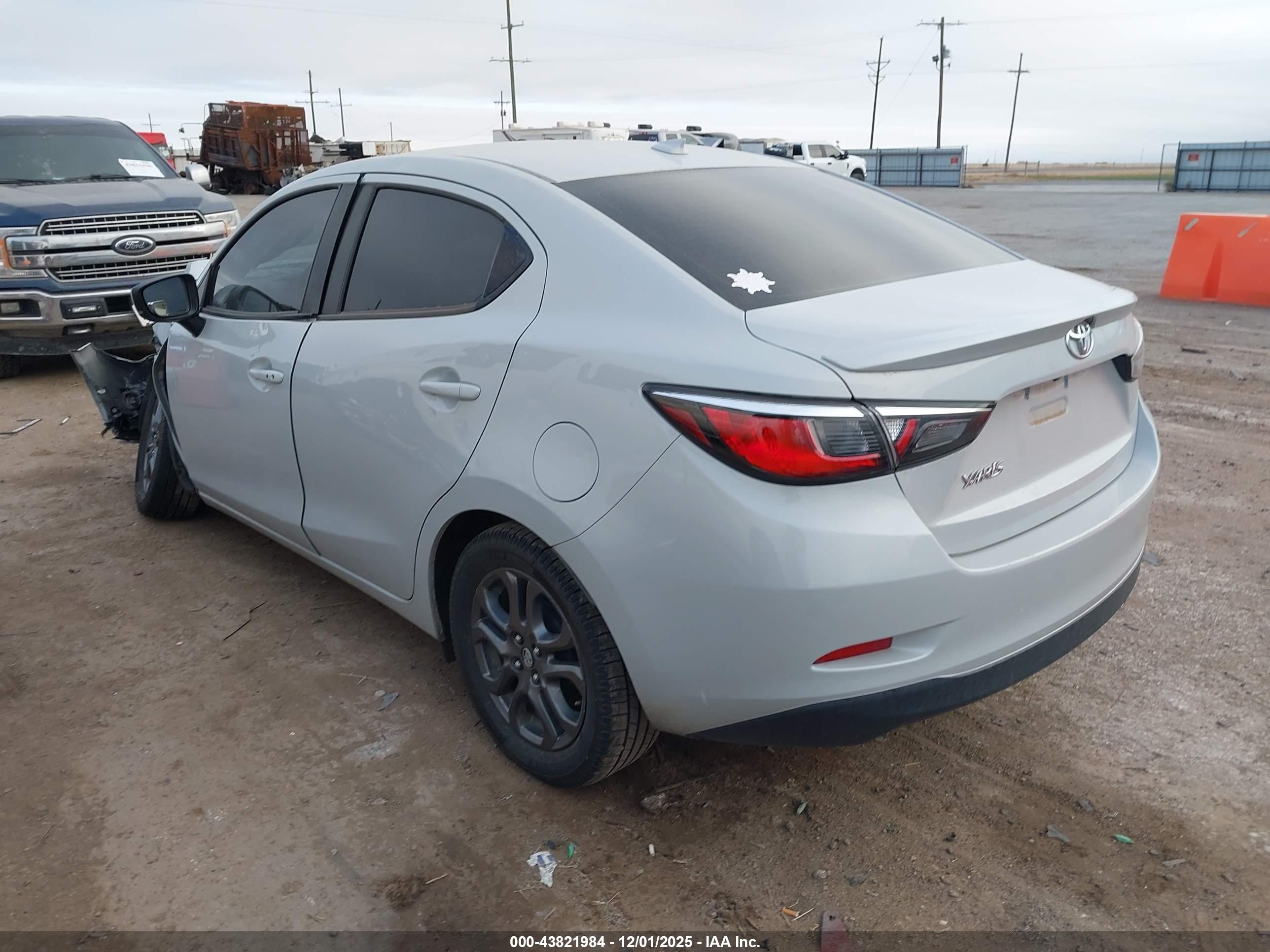 TOYOTA YARIS image 3