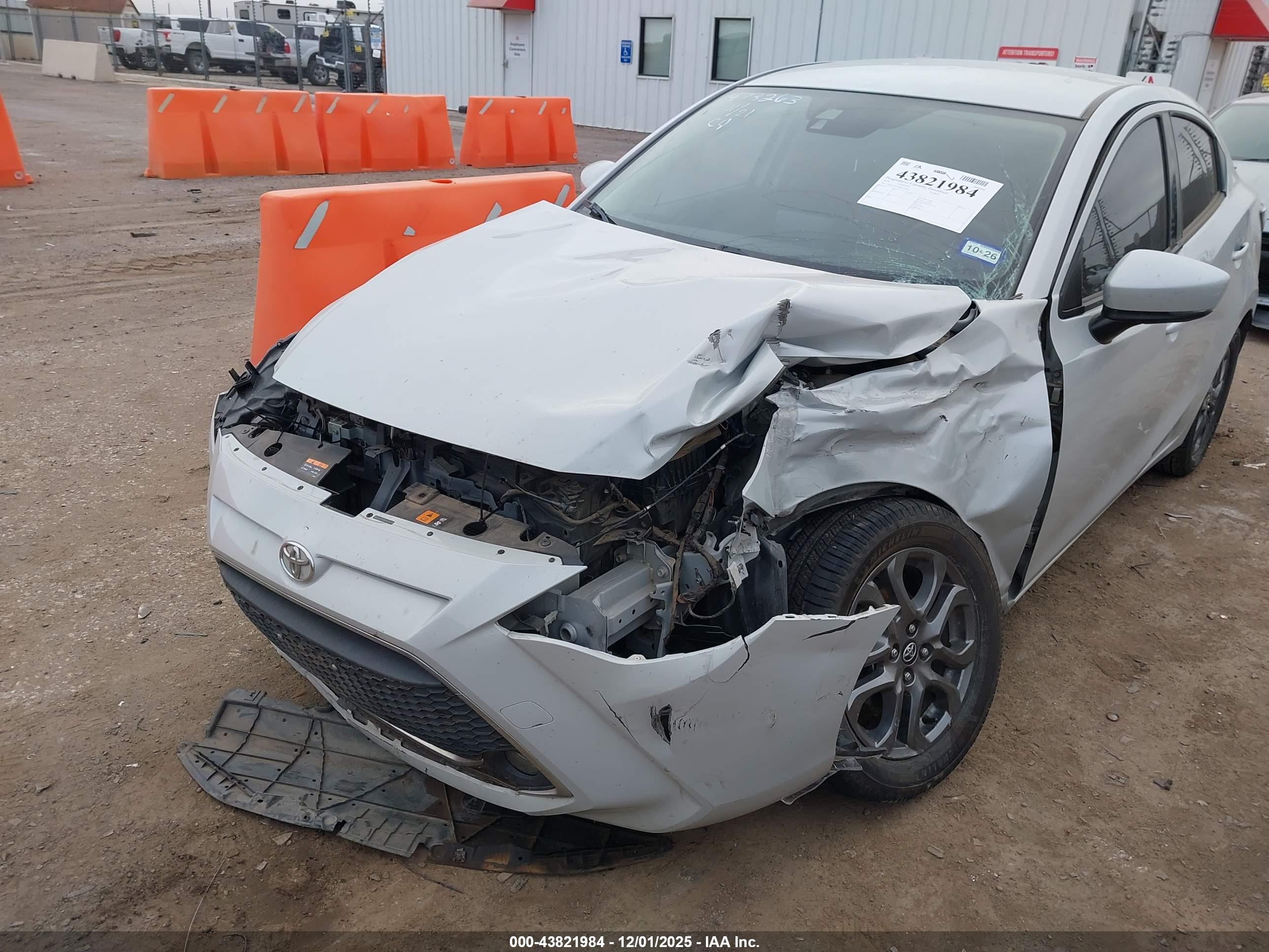 TOYOTA YARIS image 6