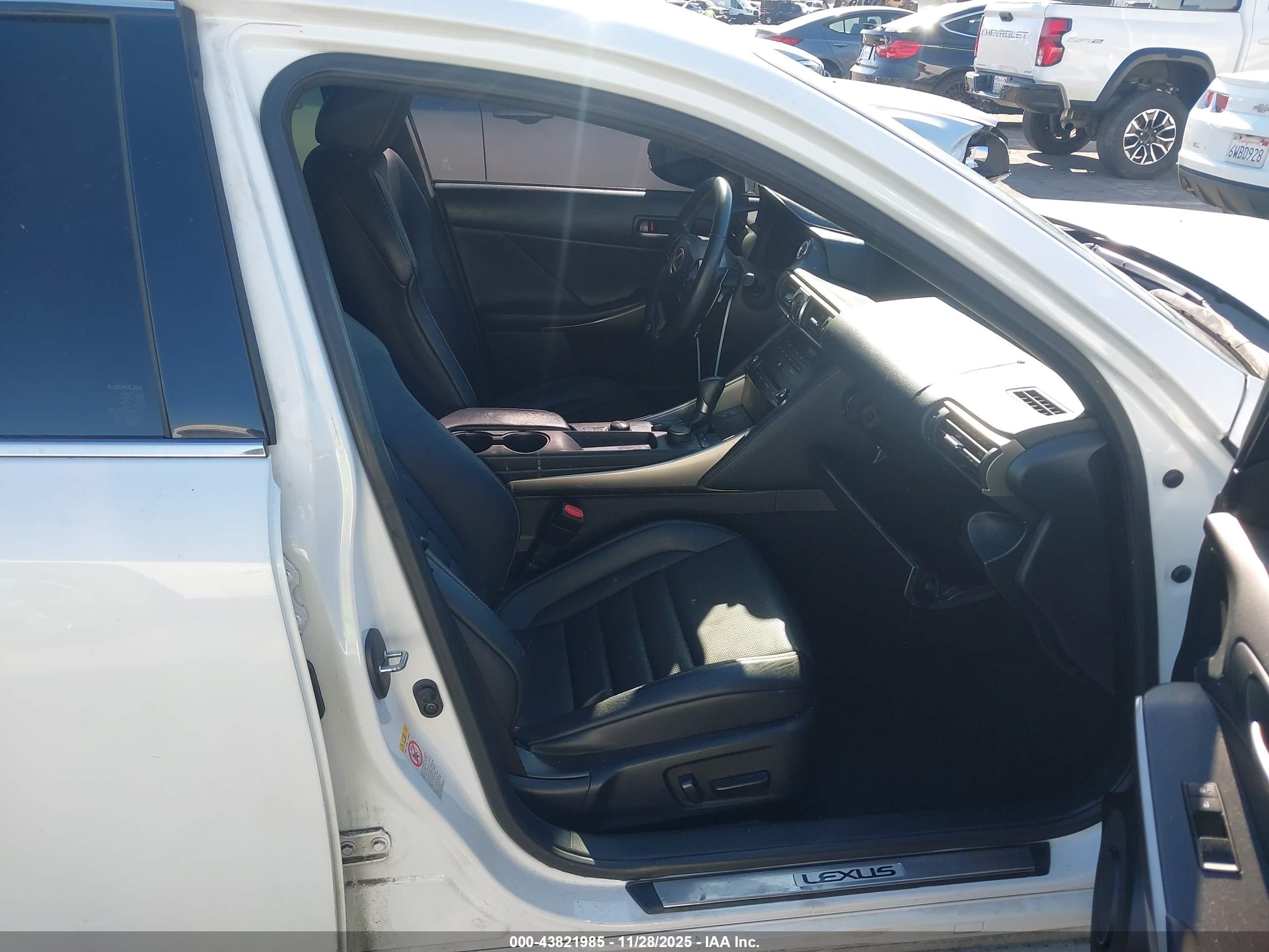 LEXUS IS image 5