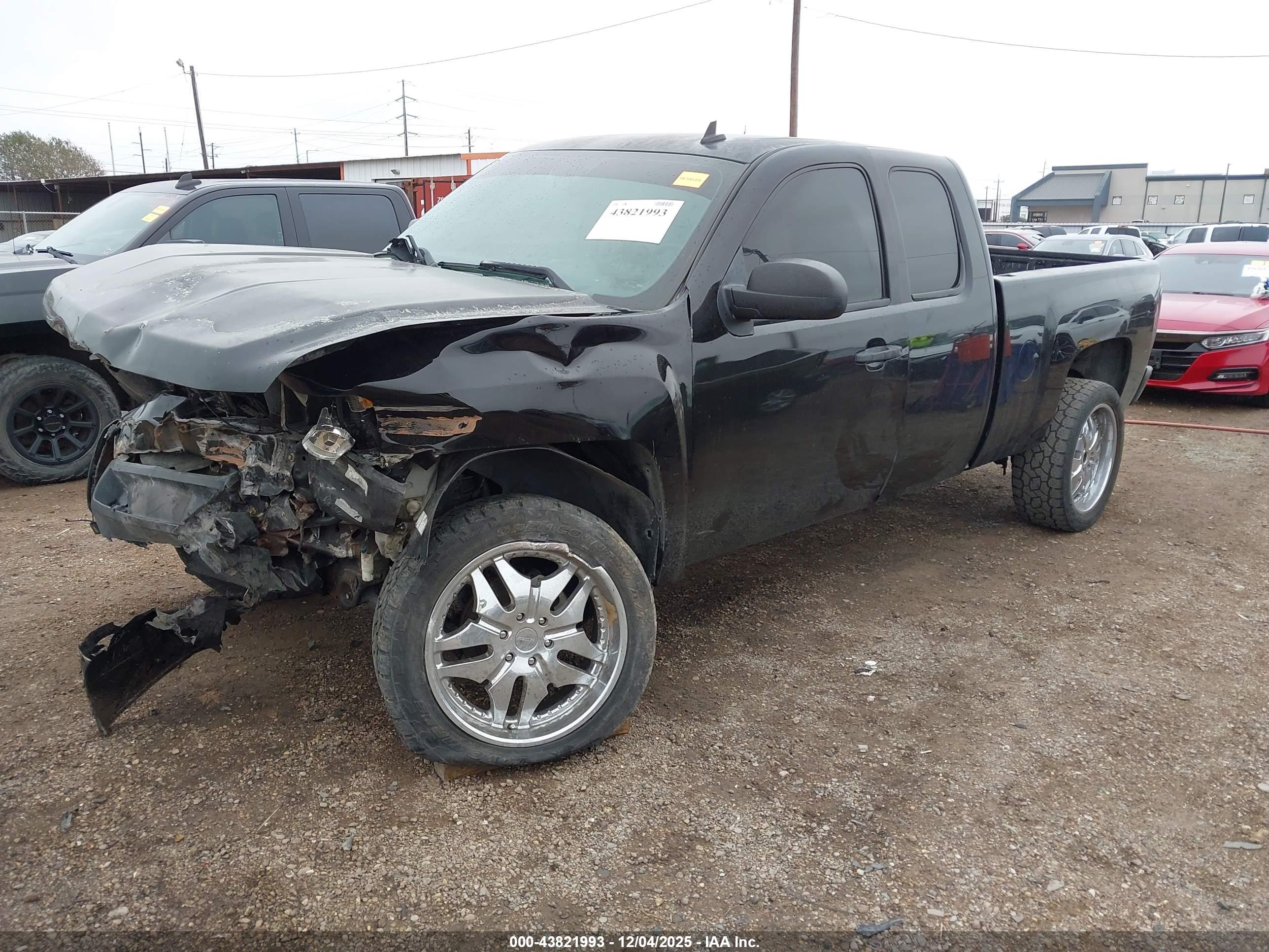 CHEVROLET SILVERADO image 2