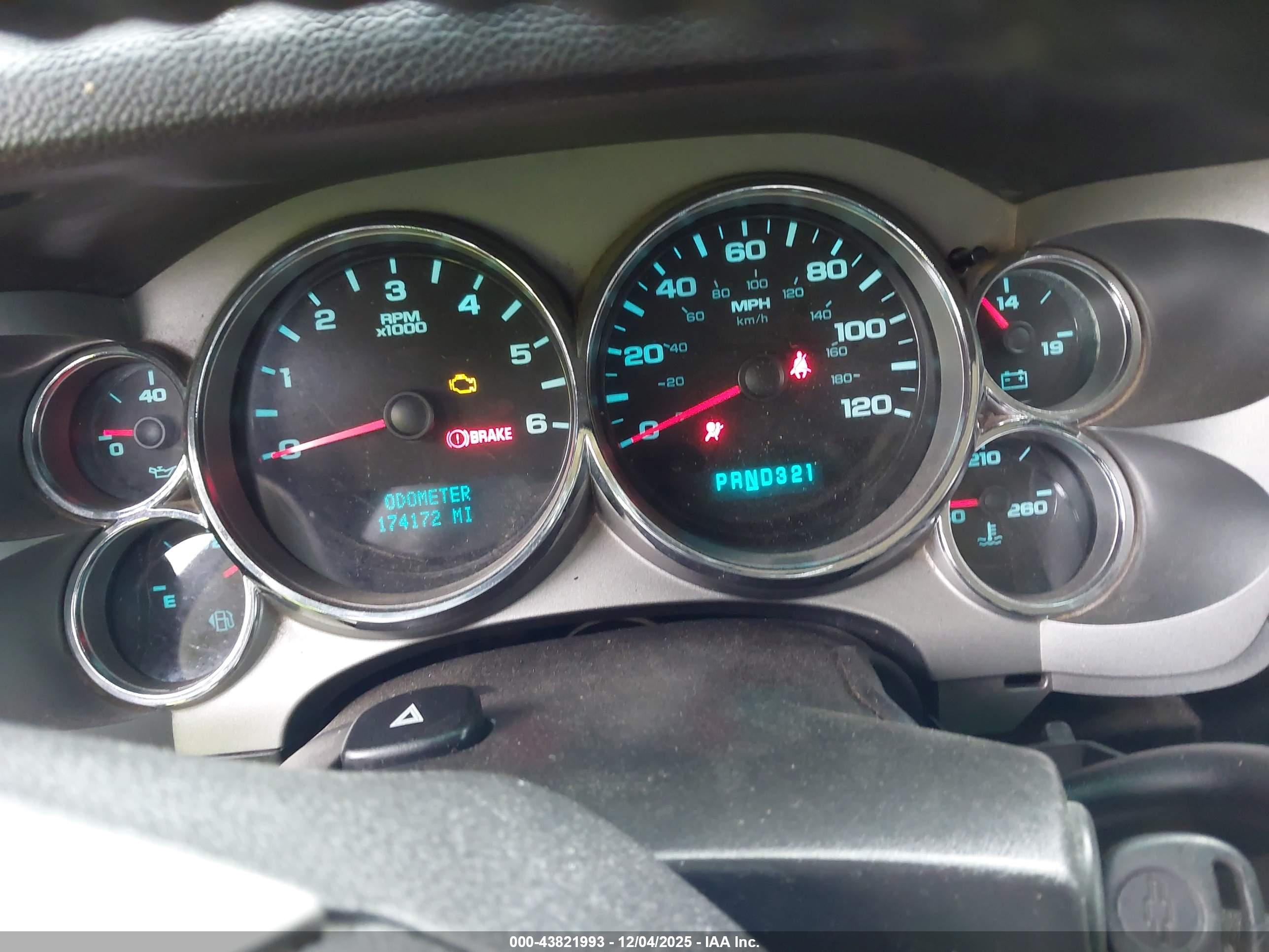 CHEVROLET SILVERADO image 7