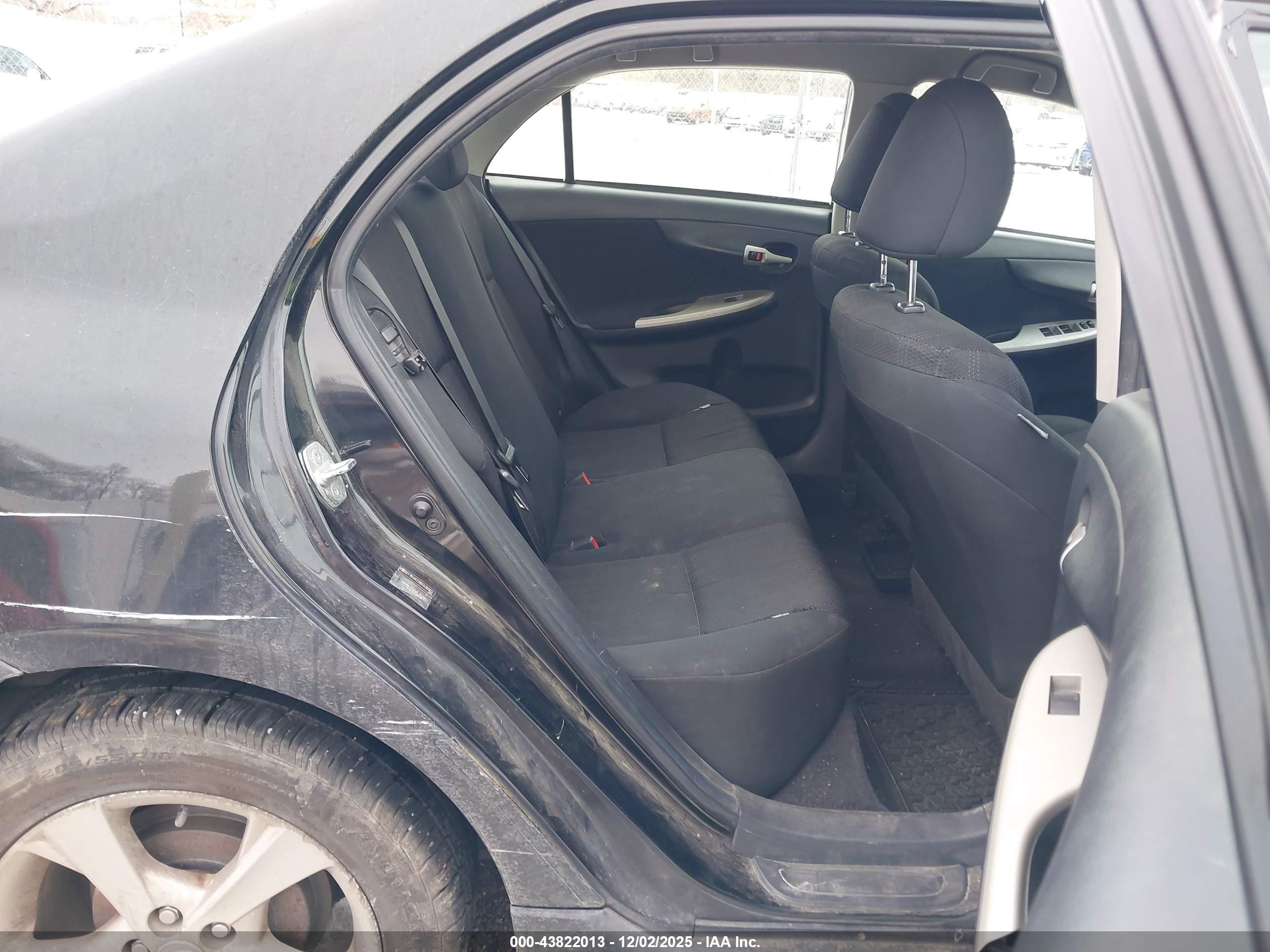 TOYOTA COROLLA image 8