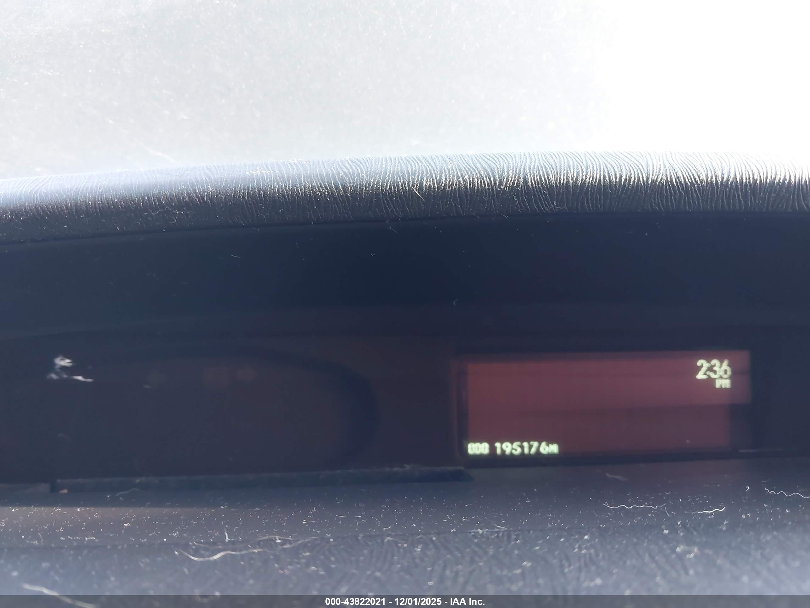 TOYOTA PRIUS image 7