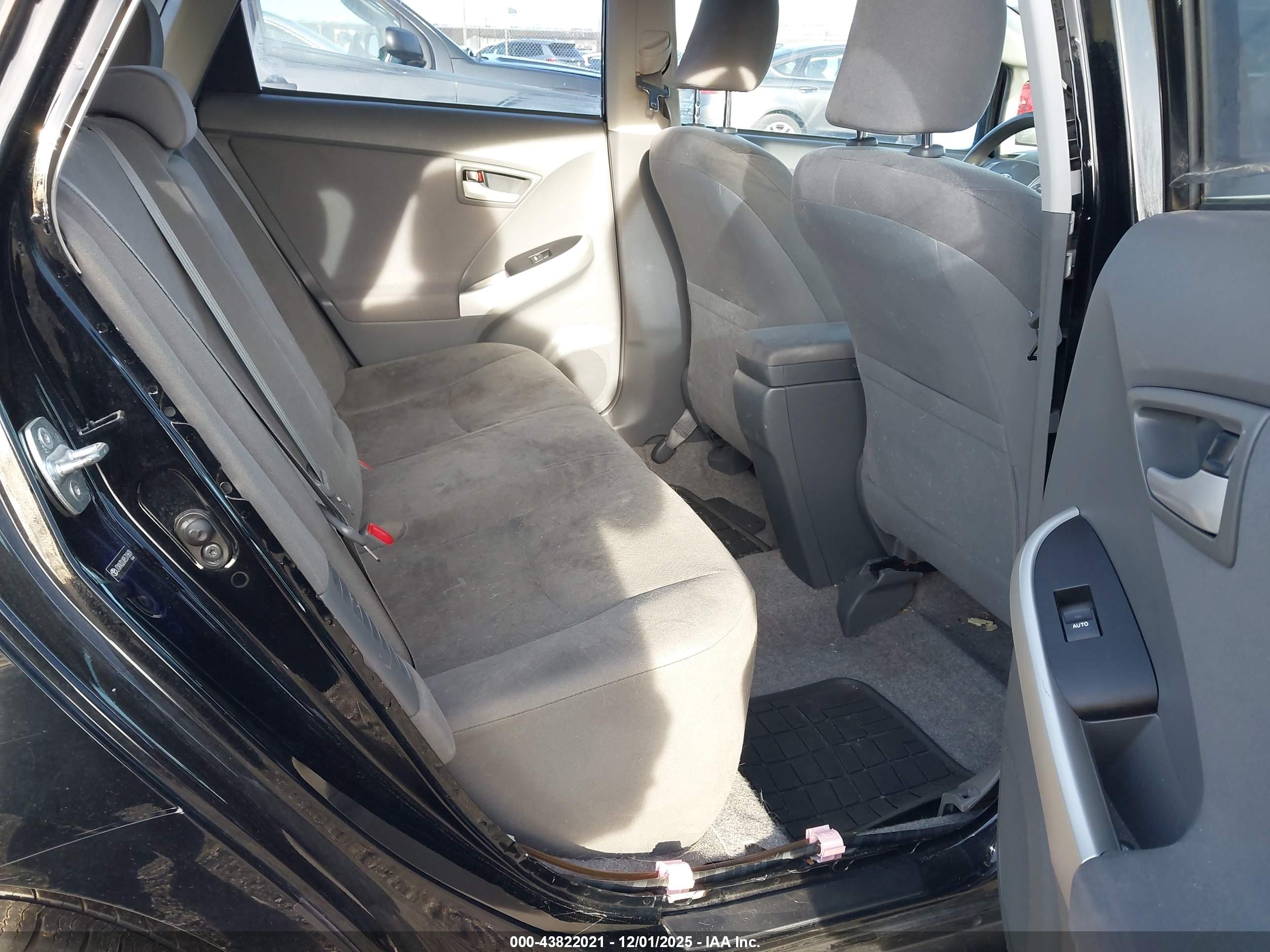 TOYOTA PRIUS image 8