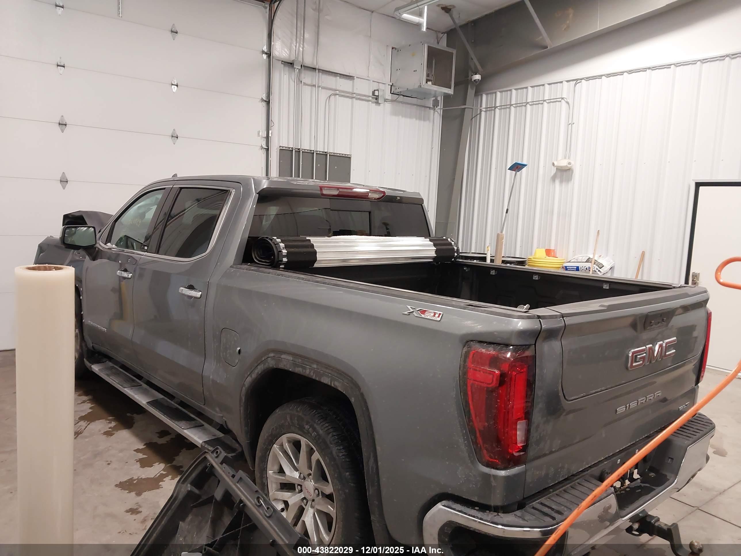 GMC SIERRA image 3