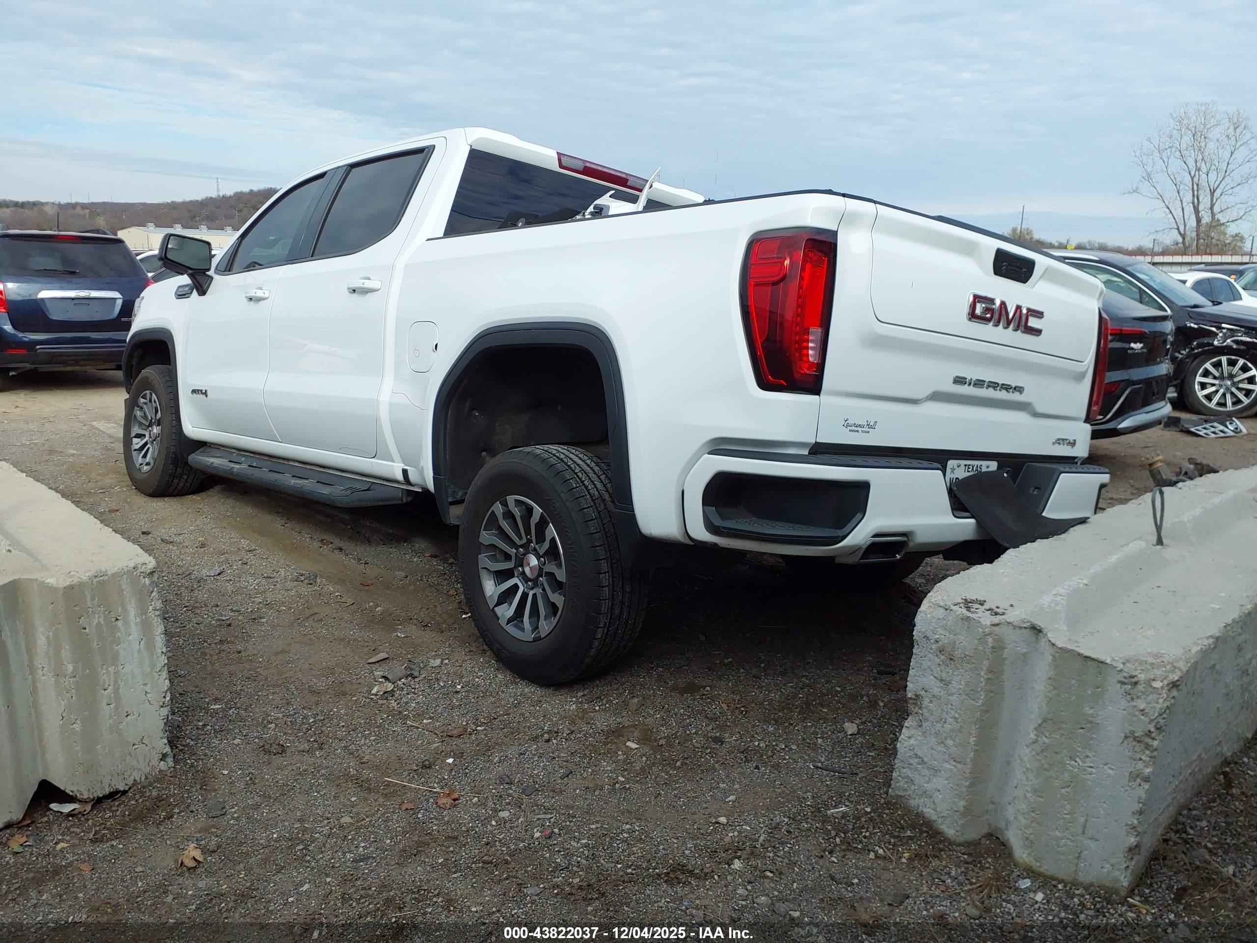 GMC SIERRA image 3