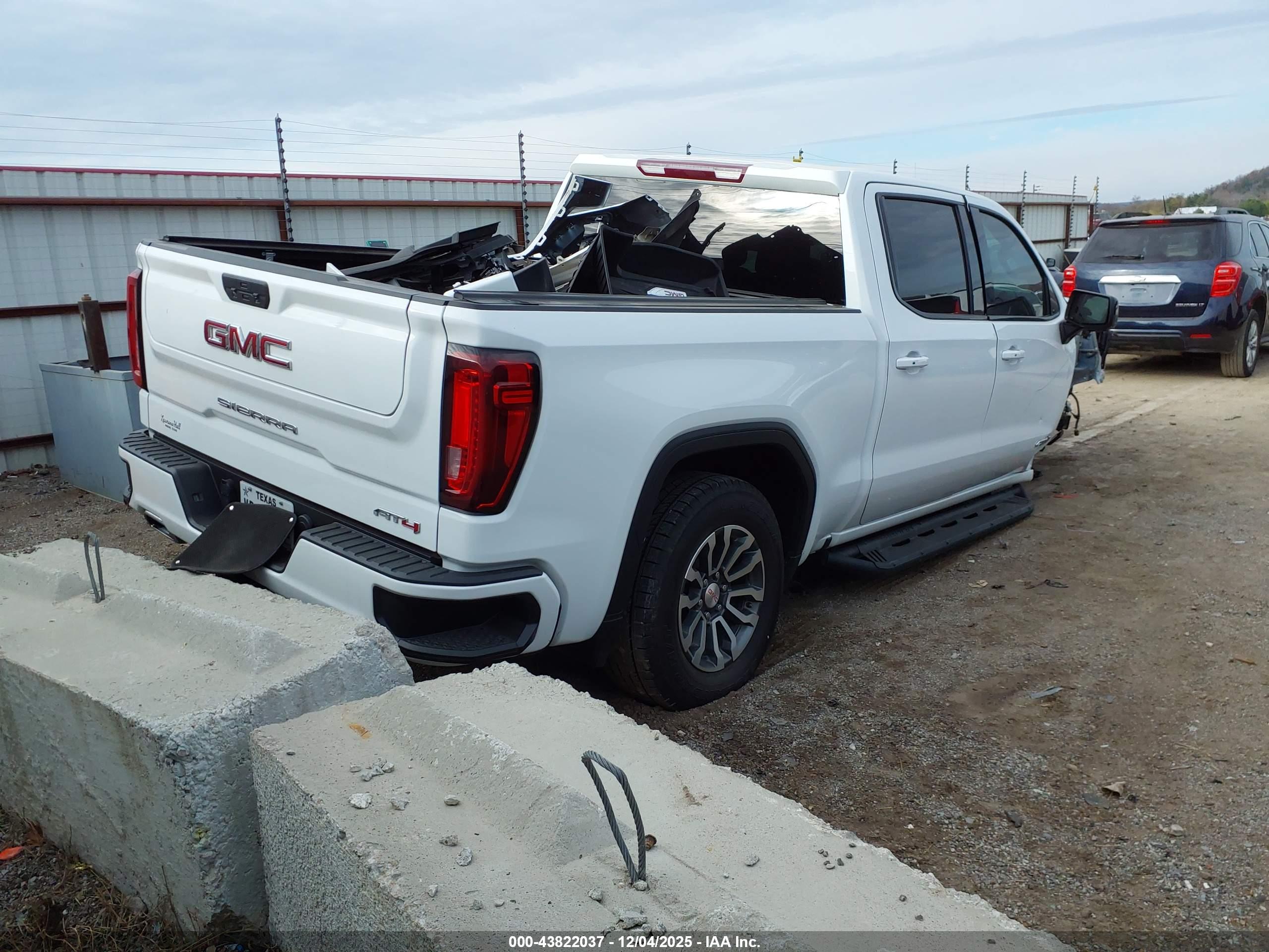 GMC SIERRA image 4
