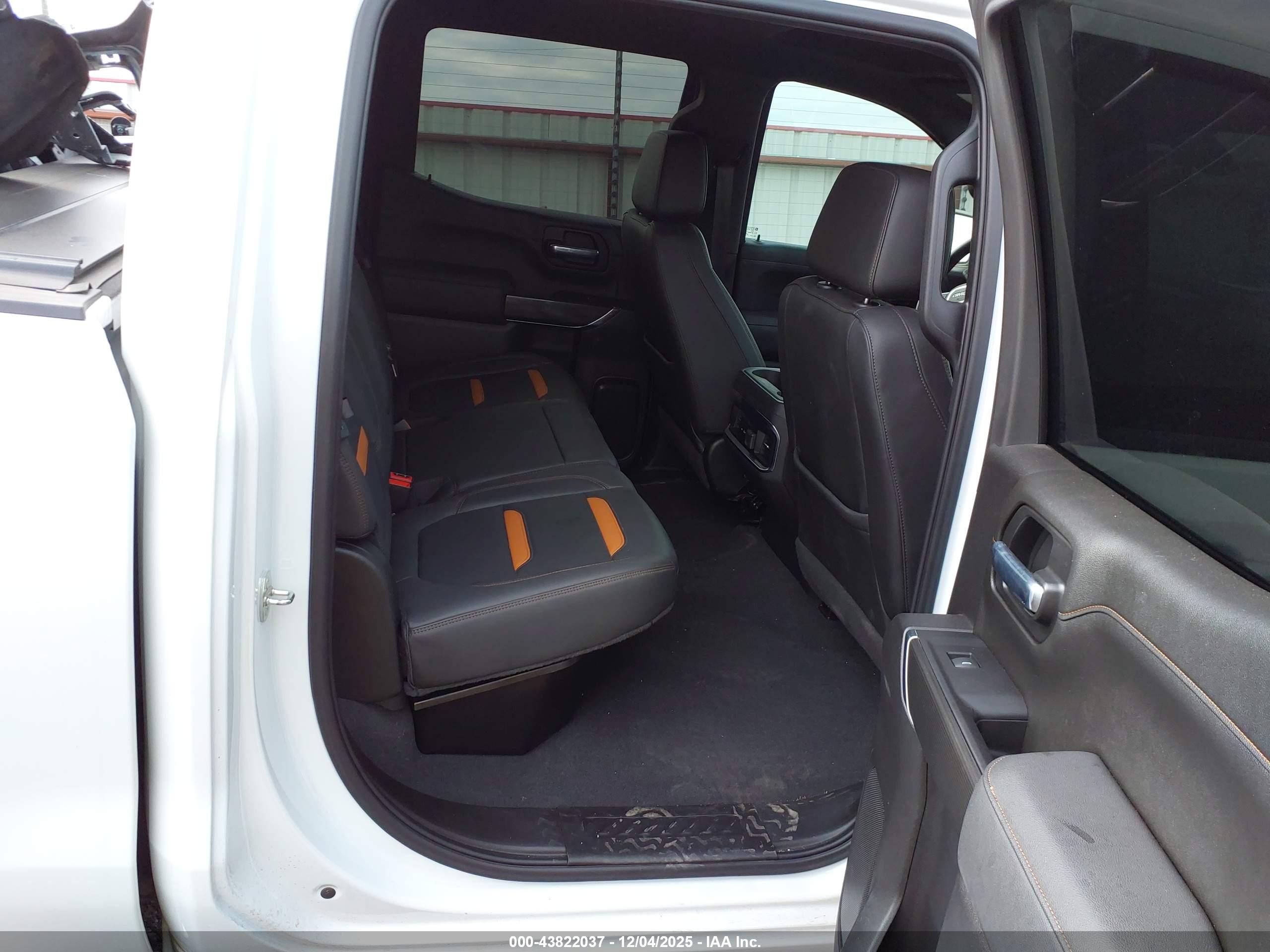 GMC SIERRA image 8