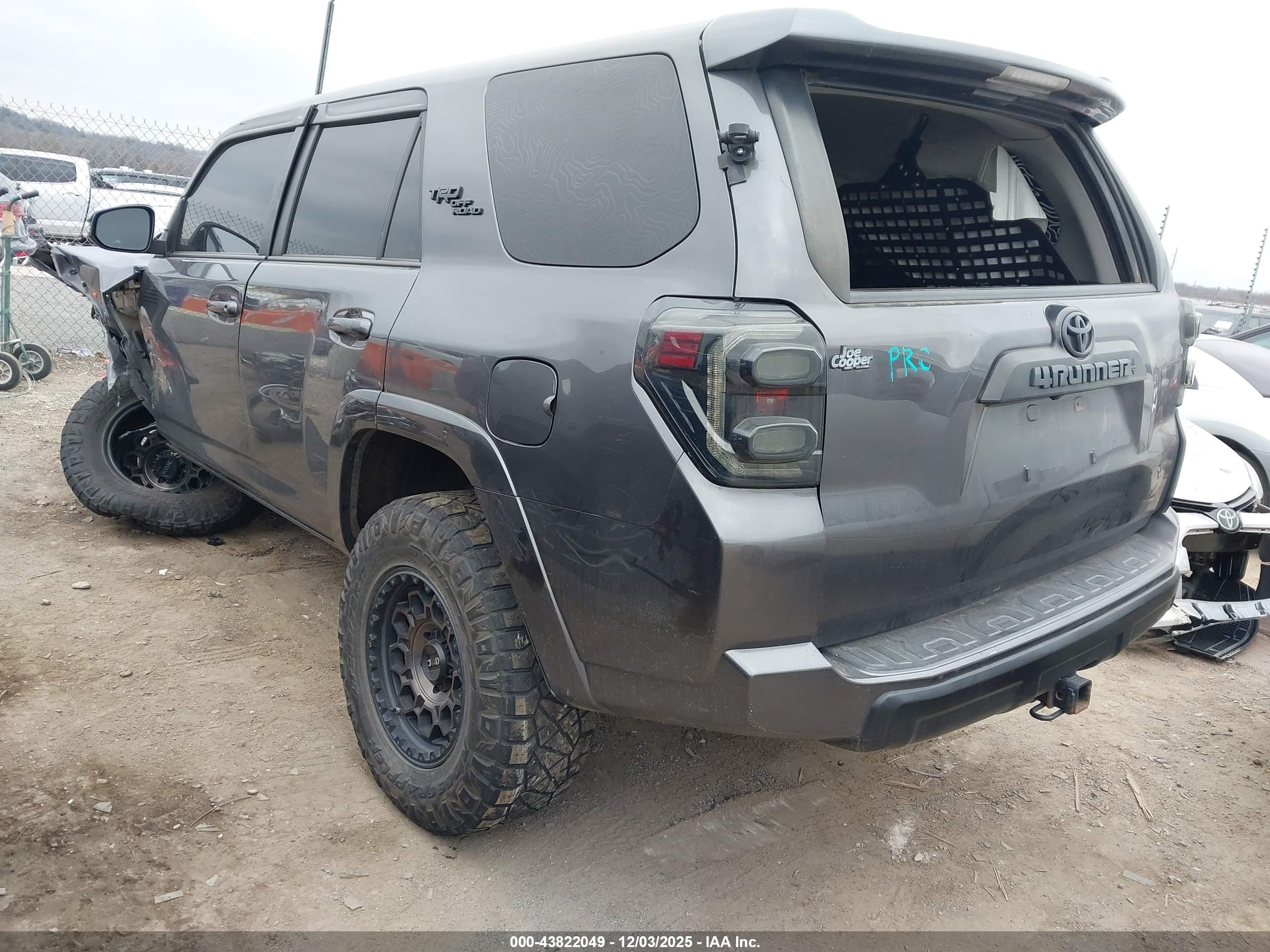 TOYOTA 4RUNNER image 3