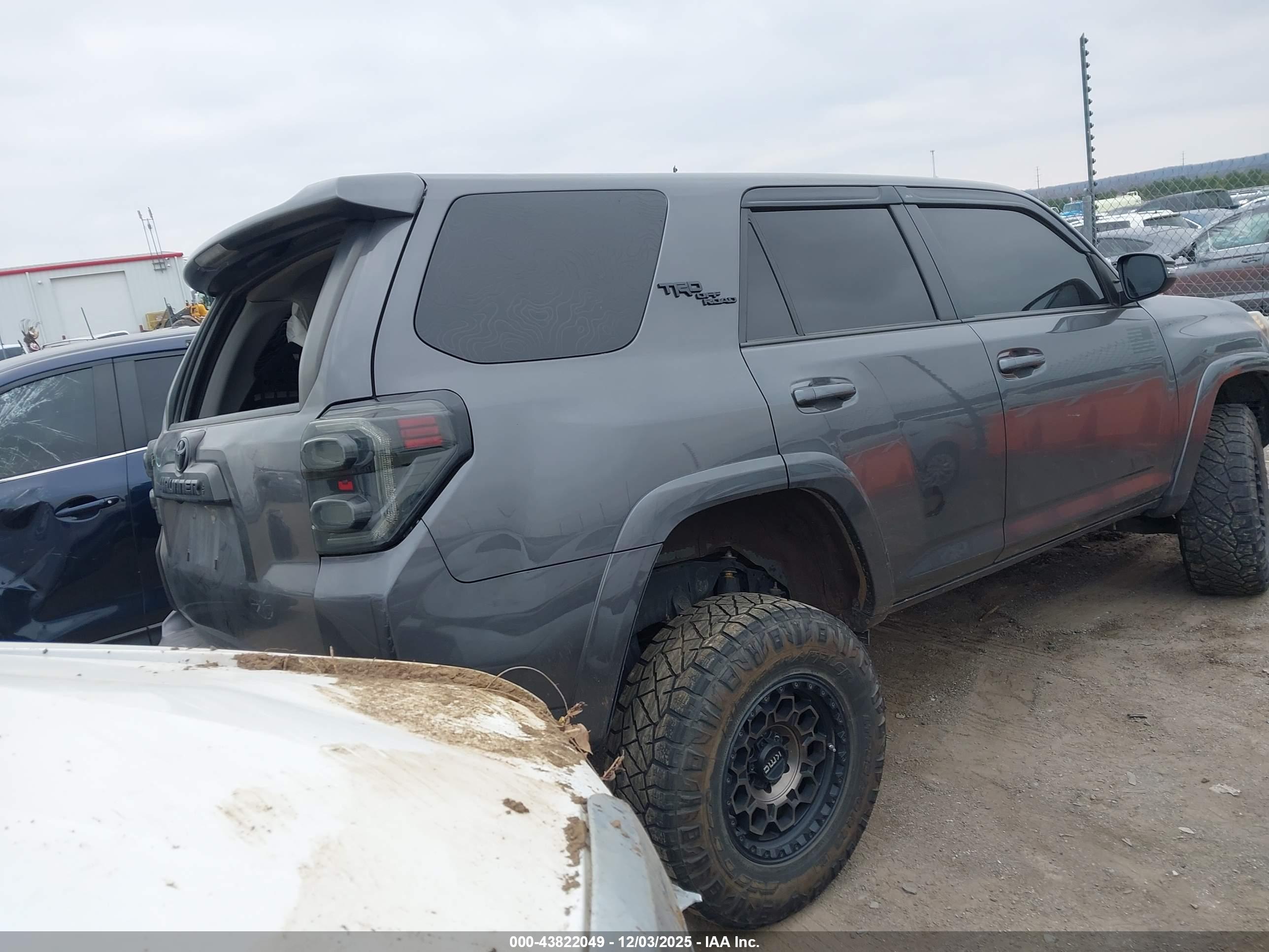 TOYOTA 4RUNNER image 4