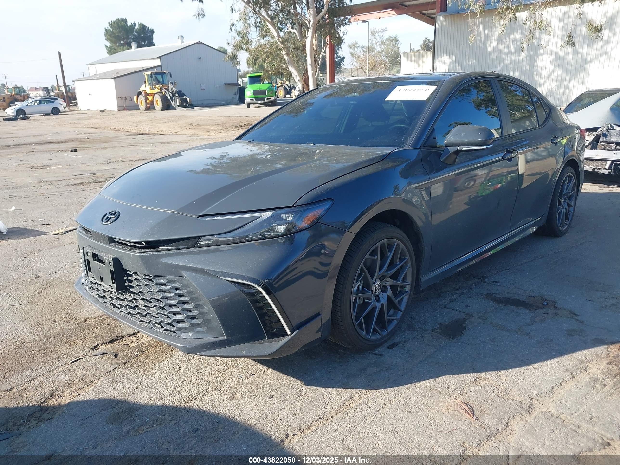 TOYOTA CAMRY image 2