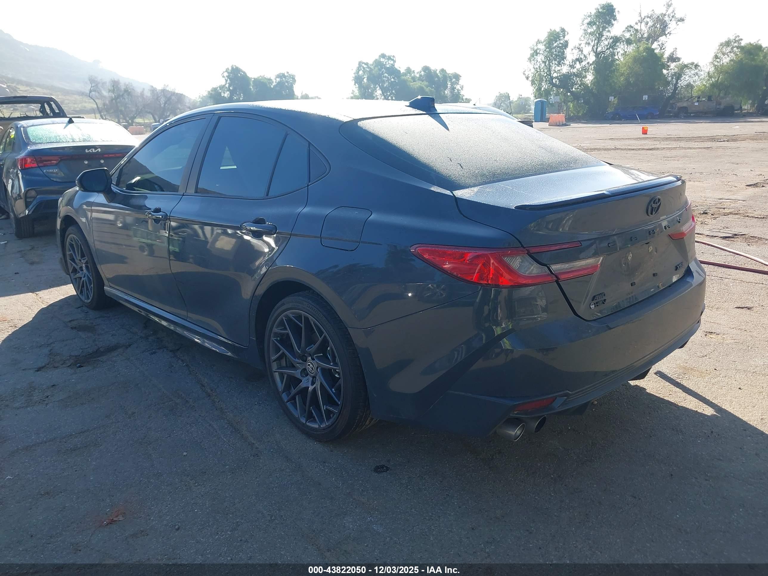 TOYOTA CAMRY image 3