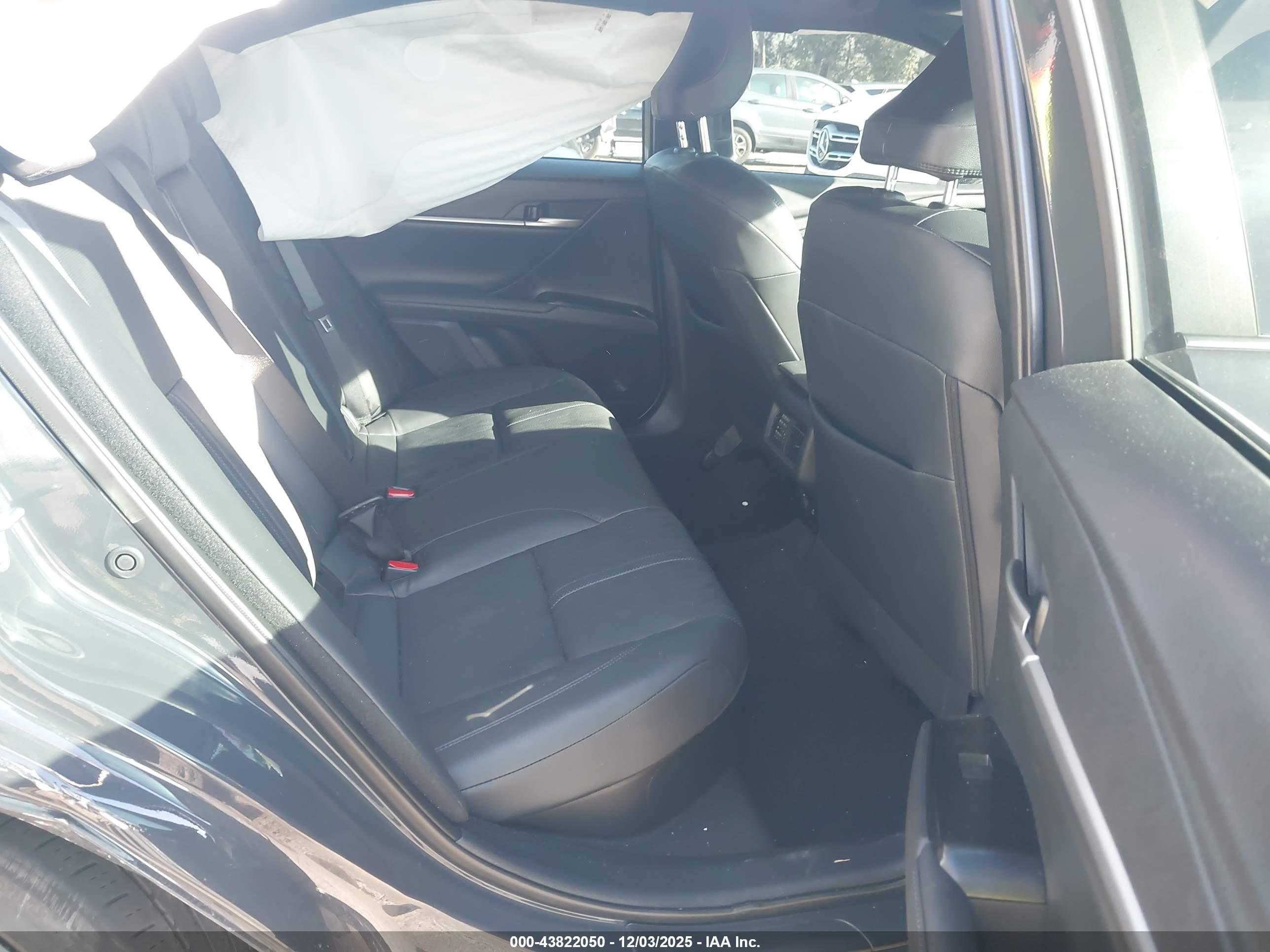 TOYOTA CAMRY image 8